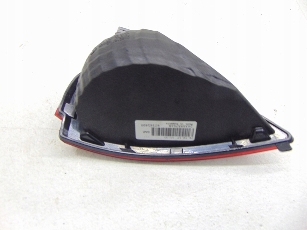 DACIA DUSTER LAMPA LAMPKA TYŁ TYLNA PRZECIWMGIELNA 265595761R Producent części Renault OE