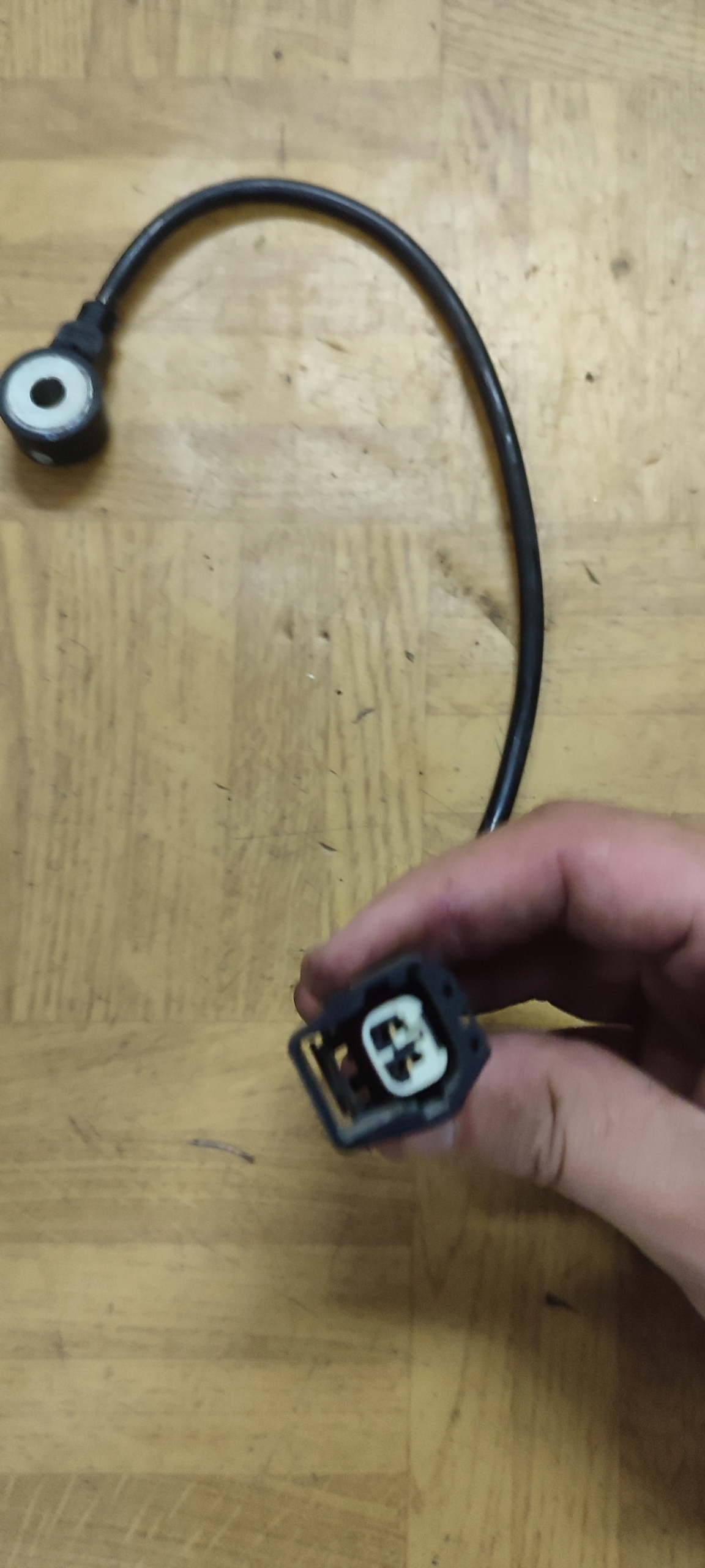 Sensor STUKOWY FORD FIESTA MK7 1.25 98MF-12A699-BA