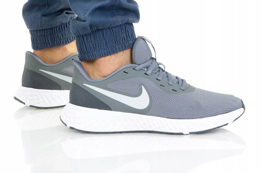 buty NIKE REVOLUTION 5 BQ3204 005 r. 42 SZARE Materiał zewnętrzny tkanina