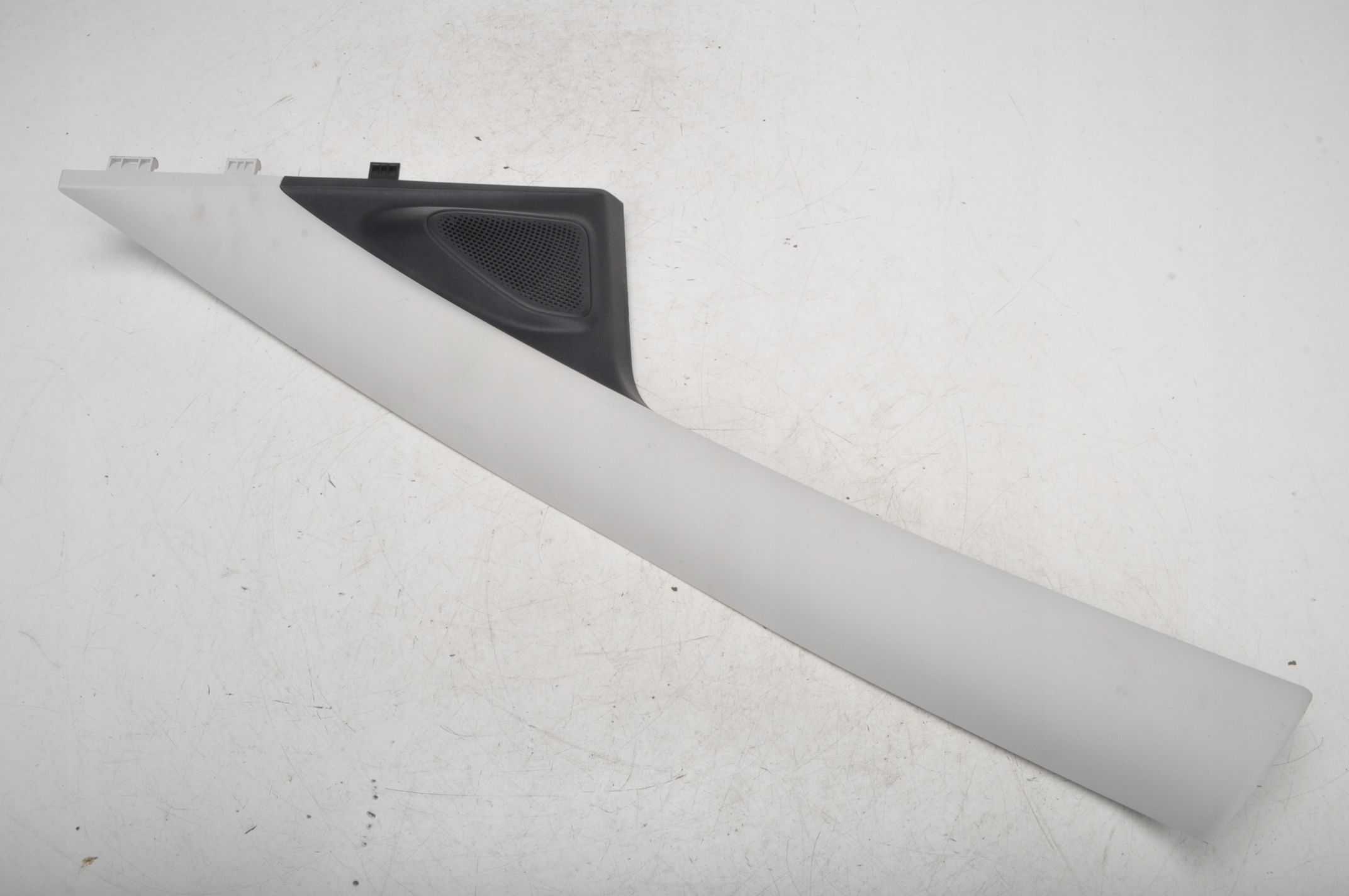 L1TB-A03599-A - FORD PUMA MK2 КРЫШКА СТОЙКИ ЛЕВАЯ ПЕРЕДНЯЯ