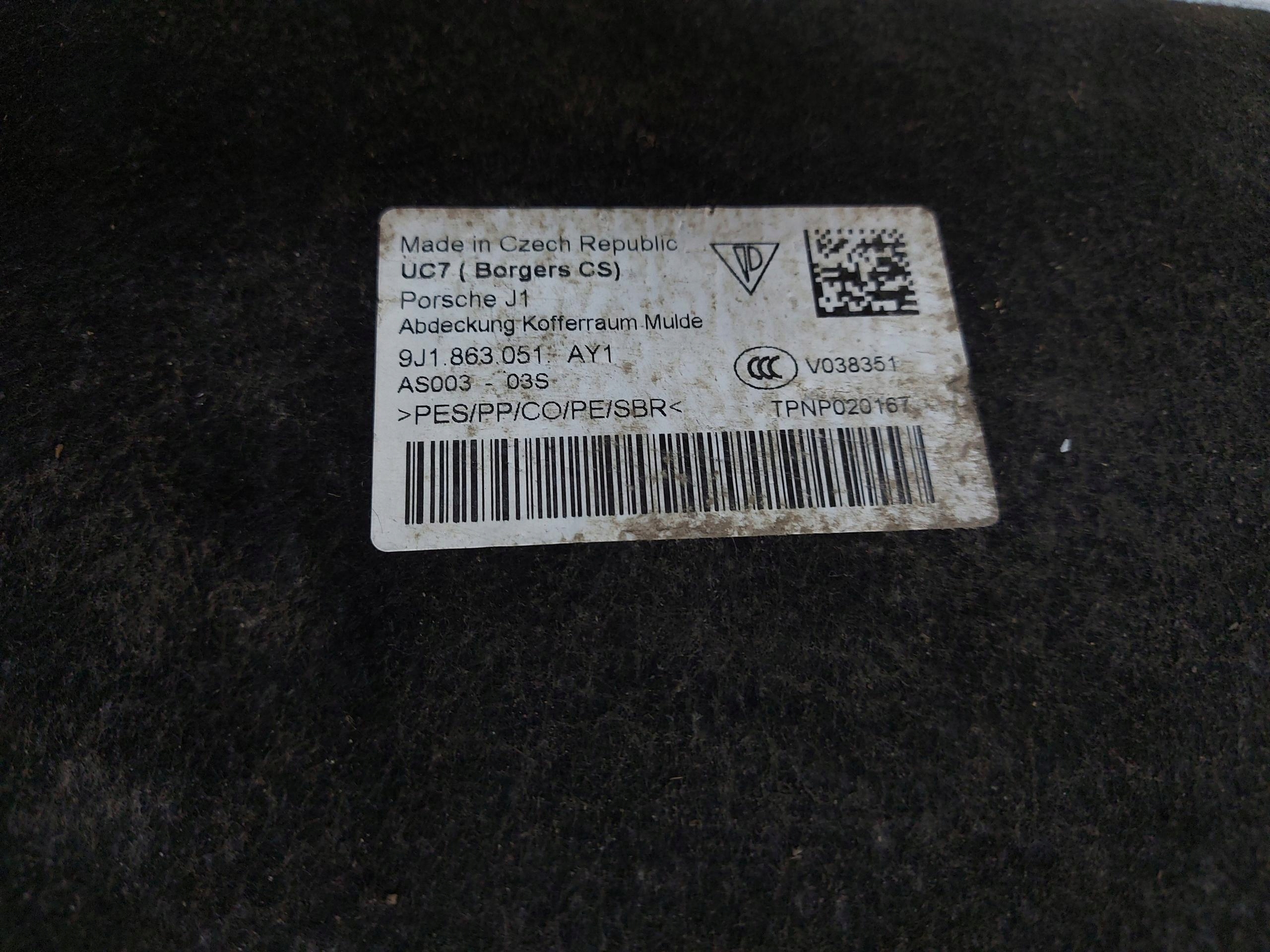 Porsche Taycan 4S 9J1 2021r mats boot 9J1863051