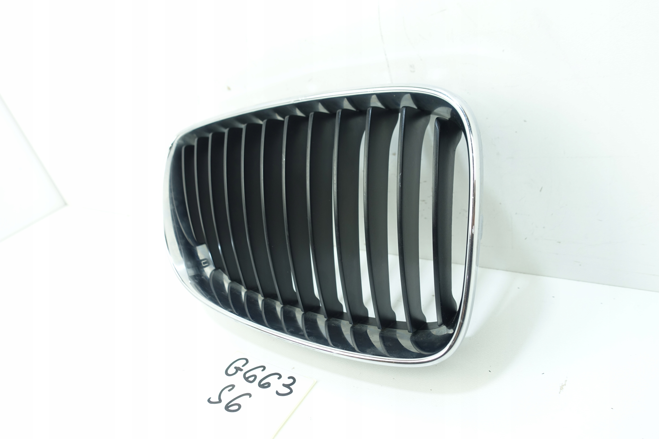 BMW 1 E82 e88 2004- maska bubreg GRILA desna 7322210