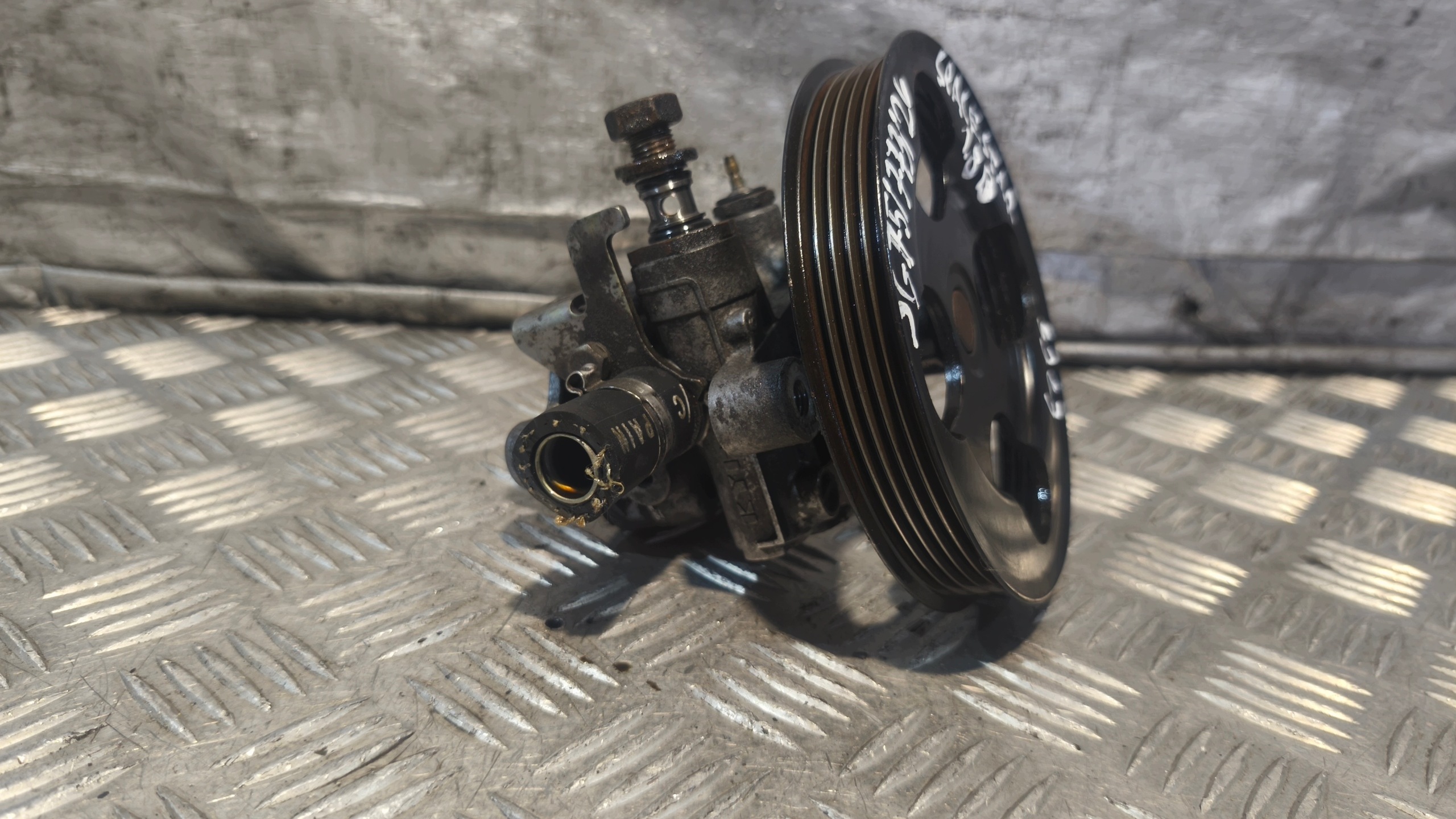 servo pump MITSUBISHI SPACE STAR 1.8GDI 2001r