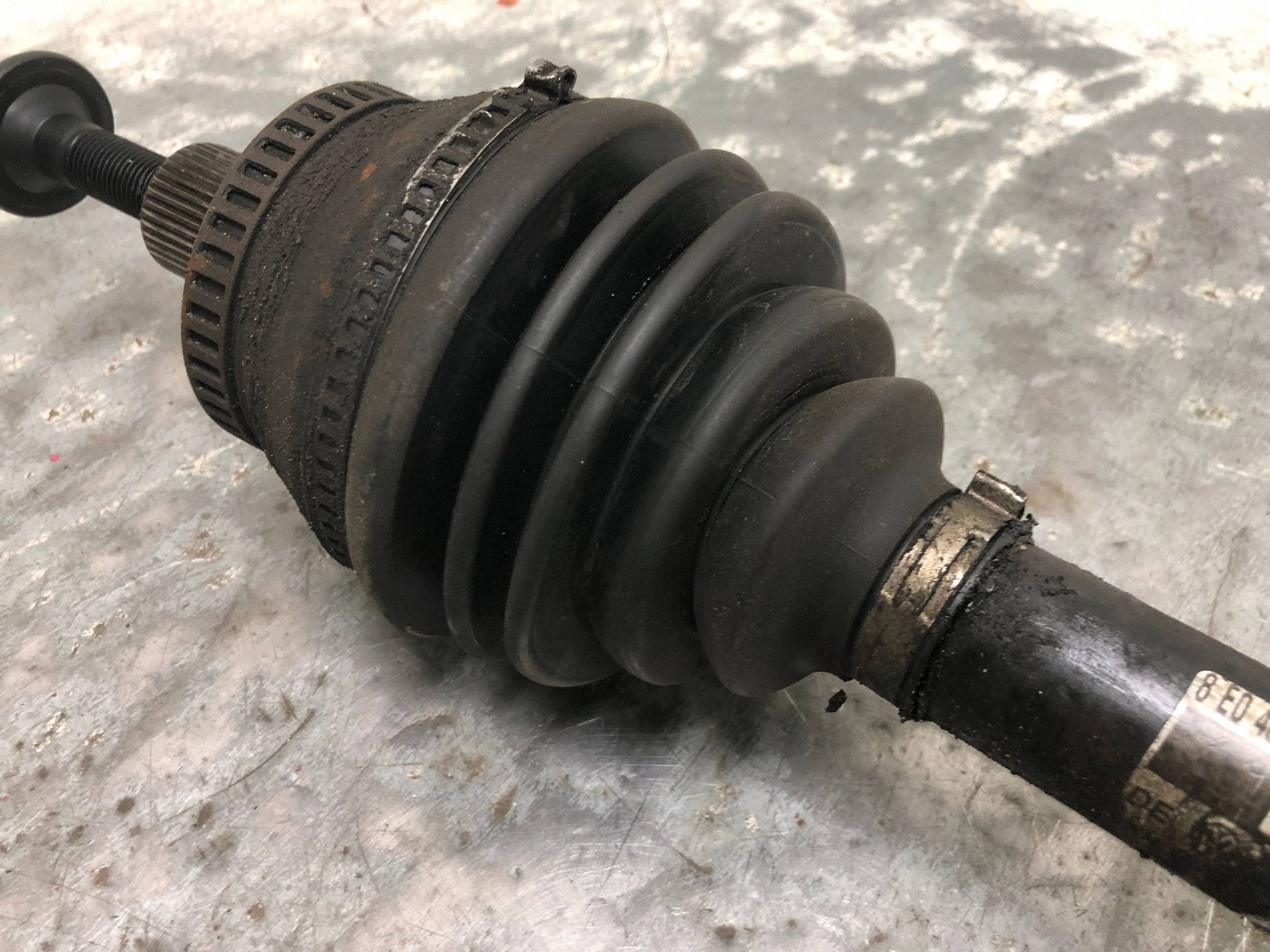semi-axis left AUDI A4 B7 8E0407271AT