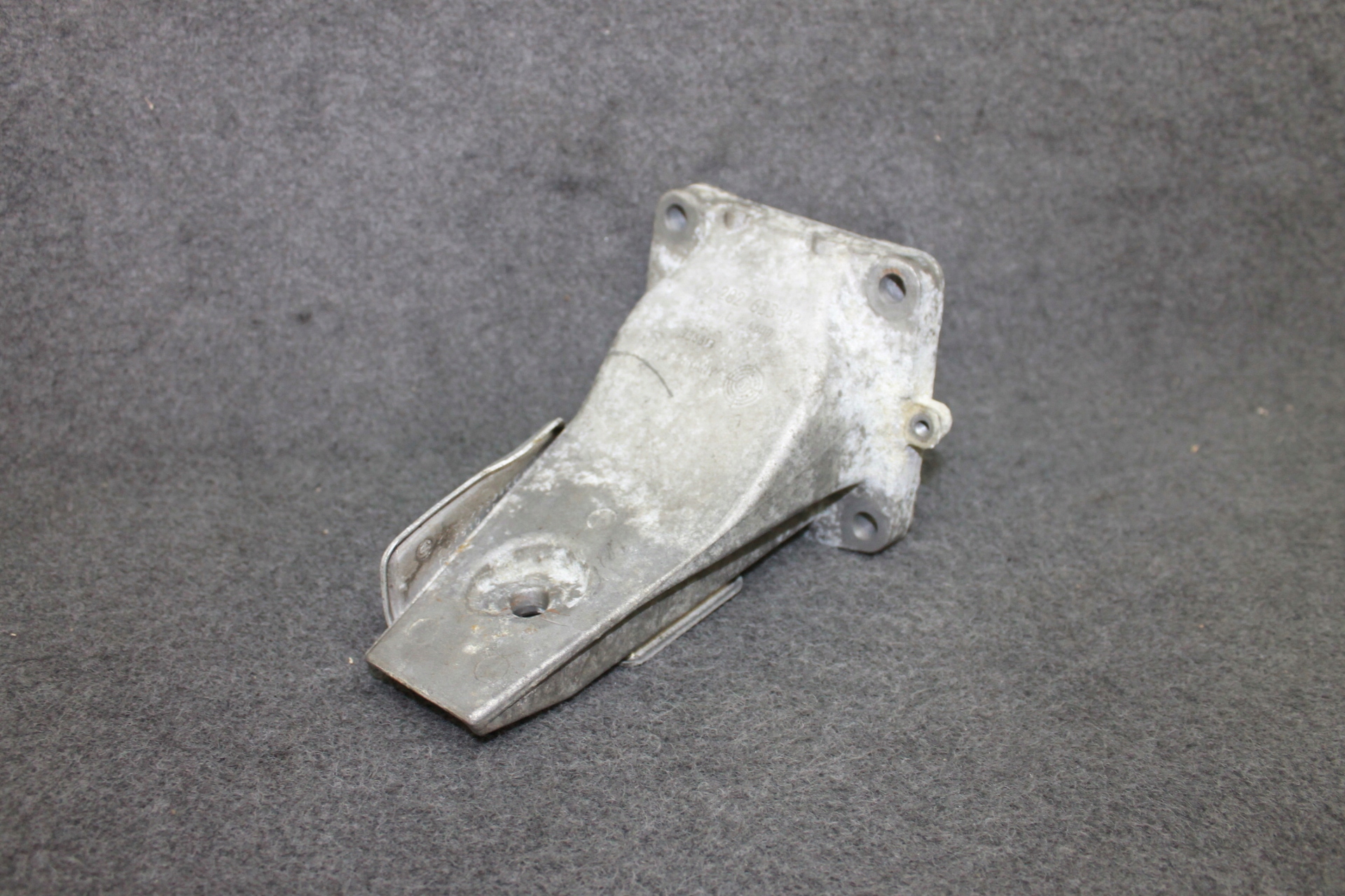 BMW E60 E63 M5 M6 S85B50A V10 5.0i engine mount left - 2282633