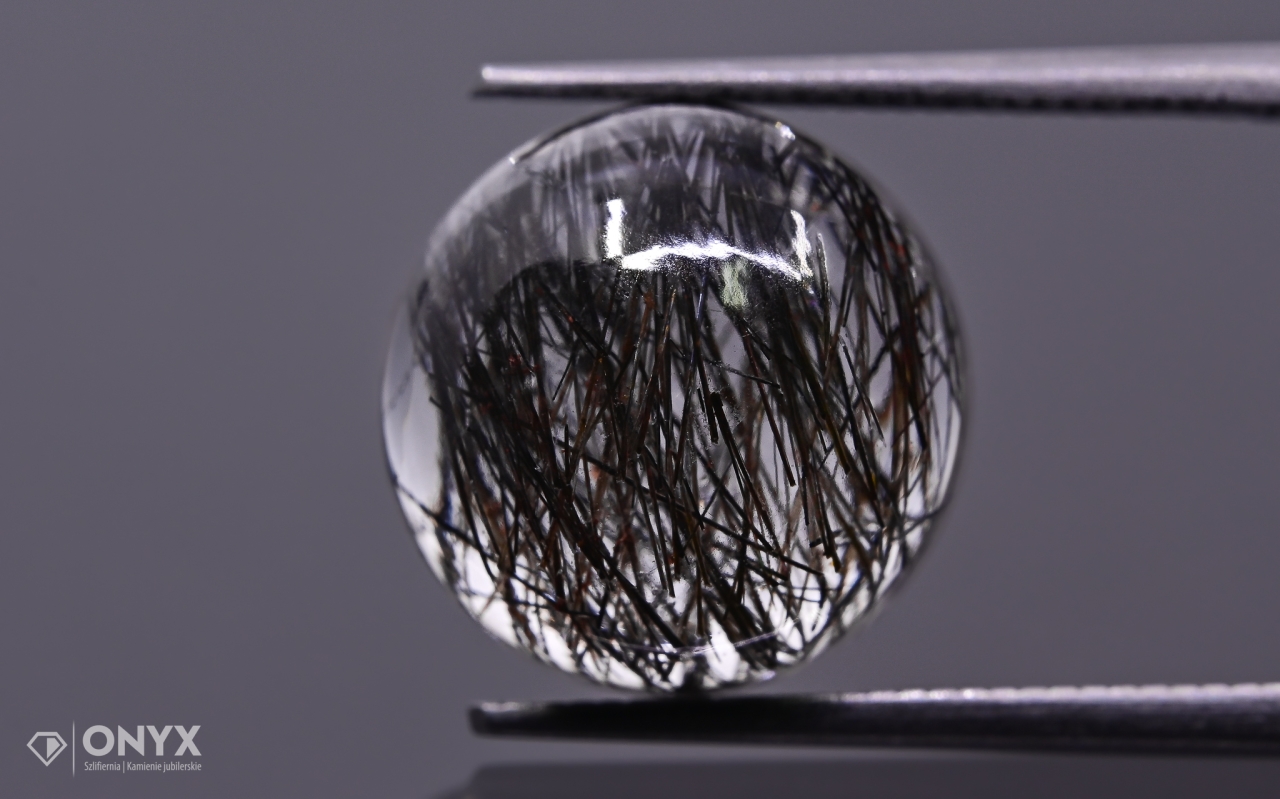 Křemen s turmalínem kabošon A kulatý fi 12 mm