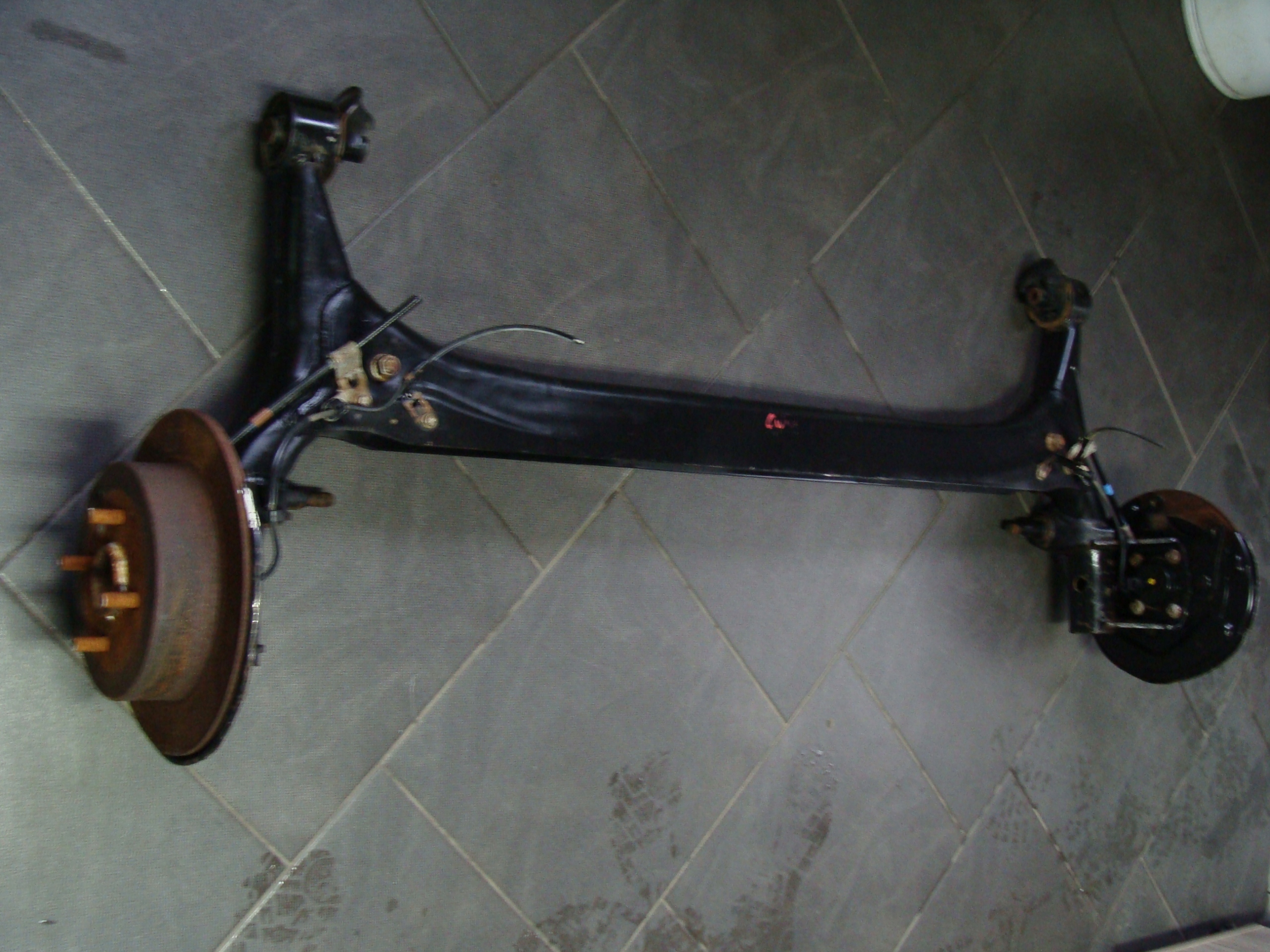 BELKA OŚ TYLNA COROLLA VERSO !!!