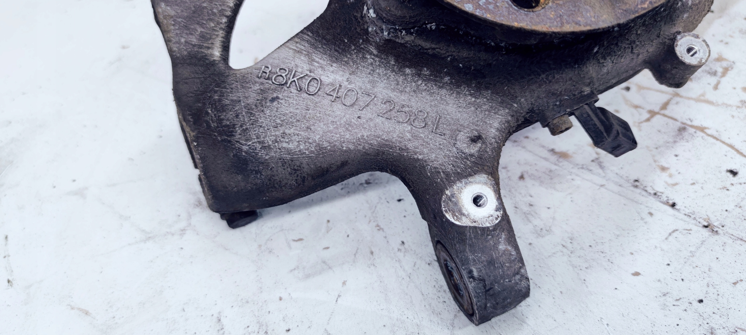 swing right front AUDI A4 A6 A7 8K0407258L