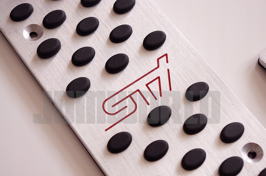 NAKŁADKI NA PEDAŁY SUBARU STI ALUMINIUM MANUAL Producent bez marki