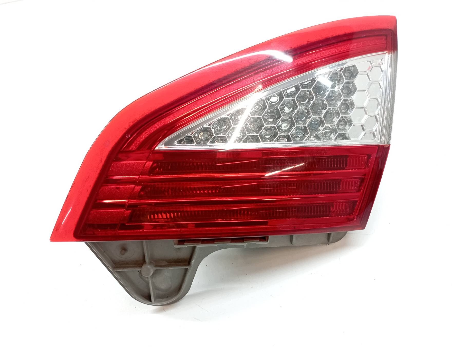 feu arrière du capot droit 5D HB Ford Mondeo Mk4 (2007-2014)