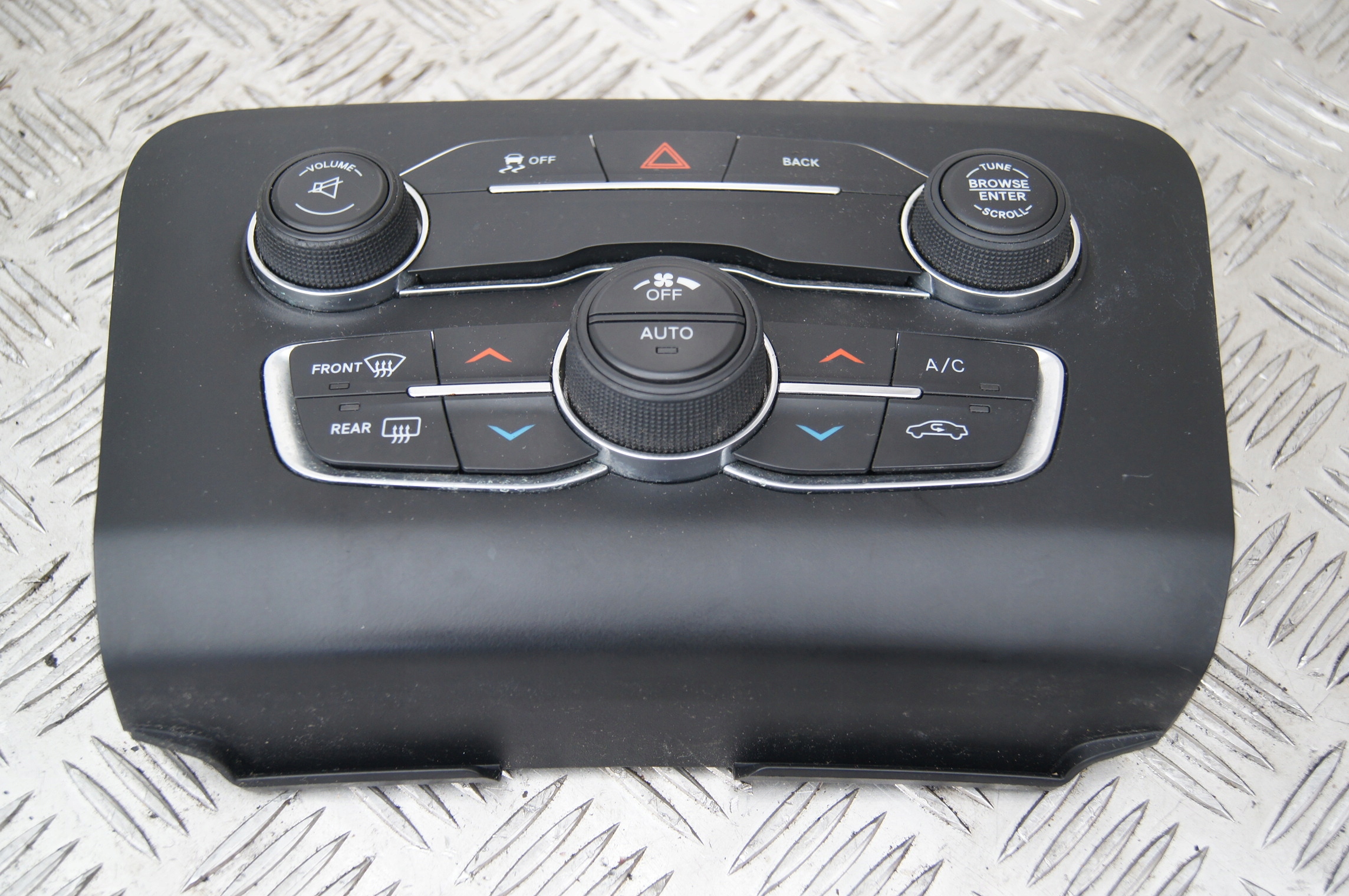 P56054676AB P56054674AB - Dodge Charger Lift Панель Кондиционера 2015+