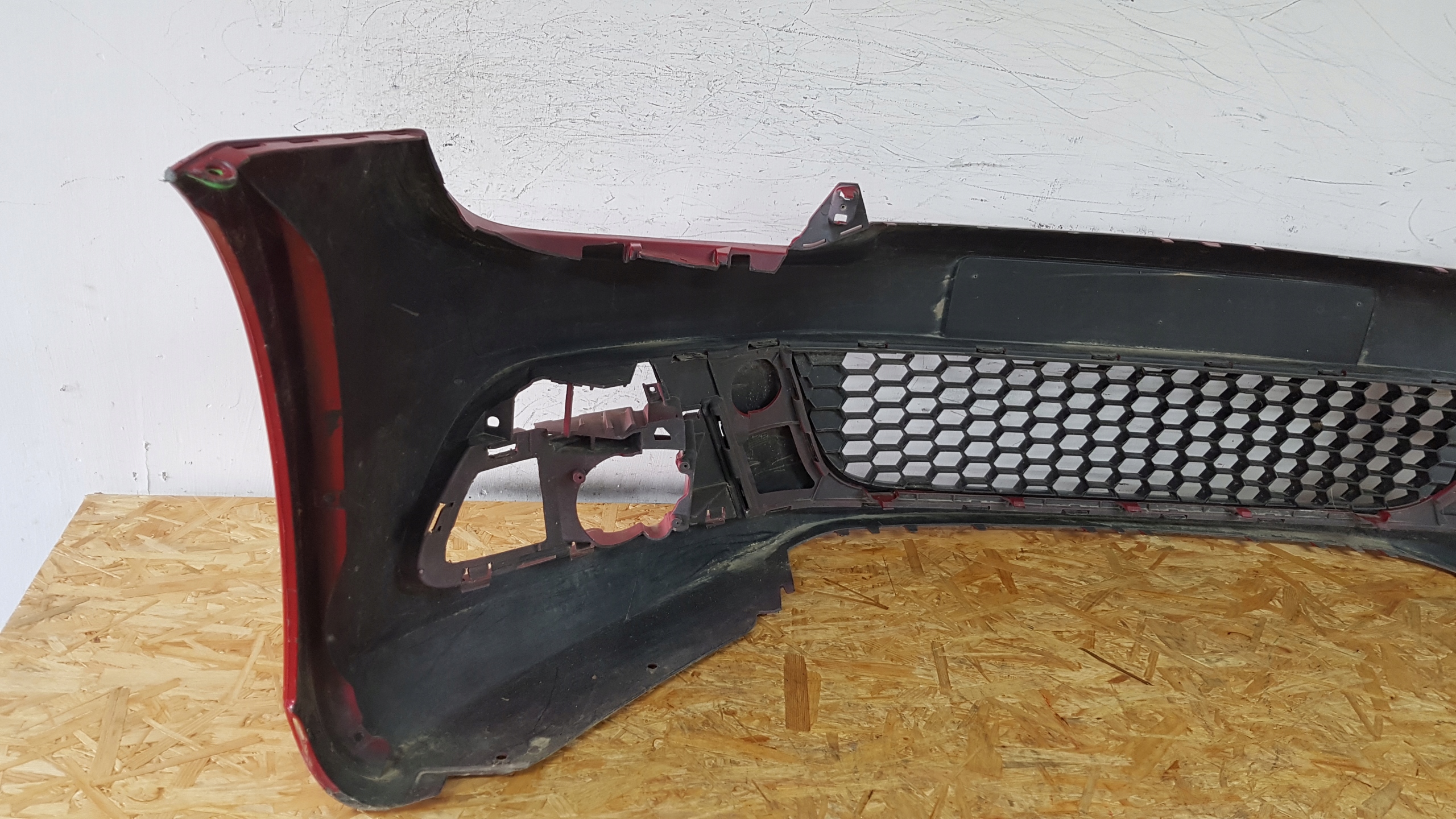 VW SCIROCCO NÁRAZNÍK PREDOK 1647