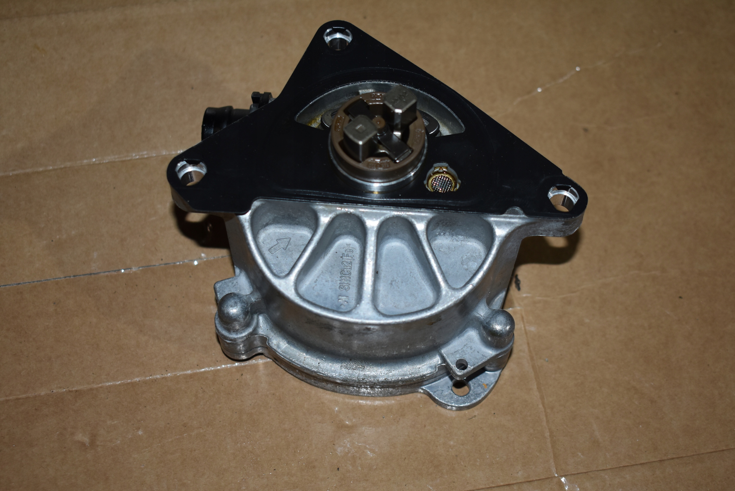 IDEALNA Pompa VACUUM MERCEDES W206 W214 1