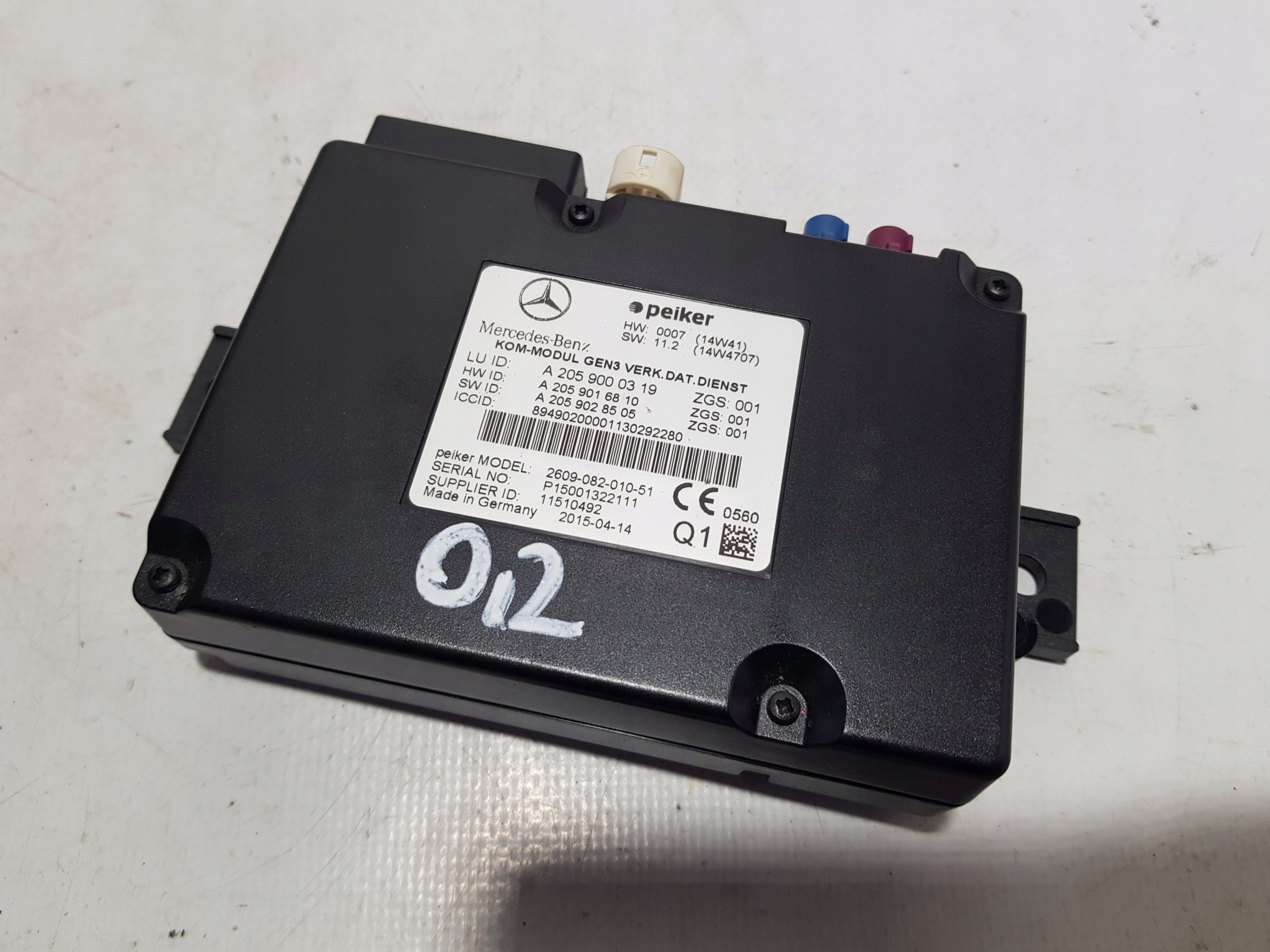 MERCEDES W205 W212 LIFT Bedienteil BLUETOOTH 2059000319