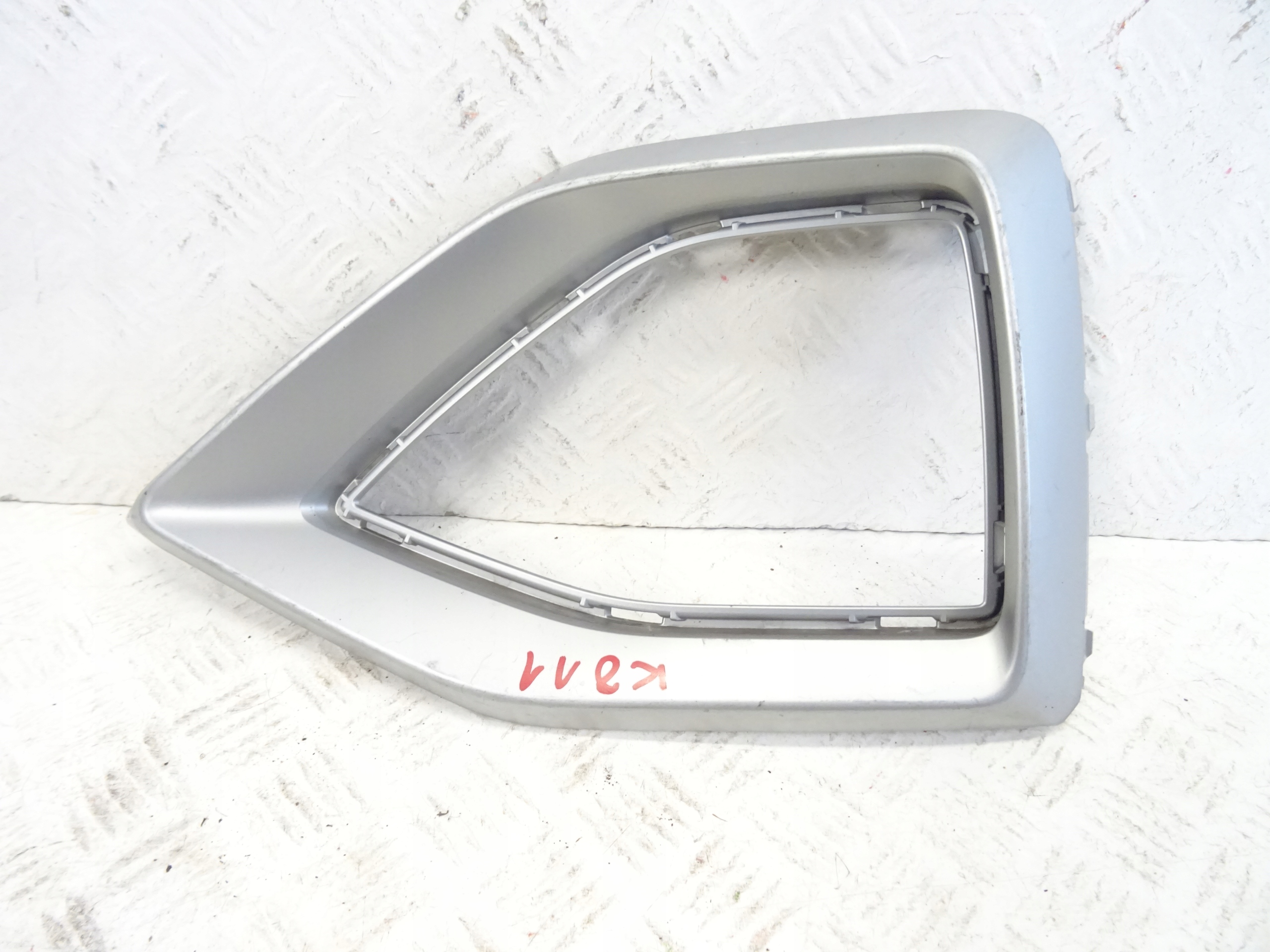 grid of a bumper front front left AUDI Q2 LIFT 81A853053