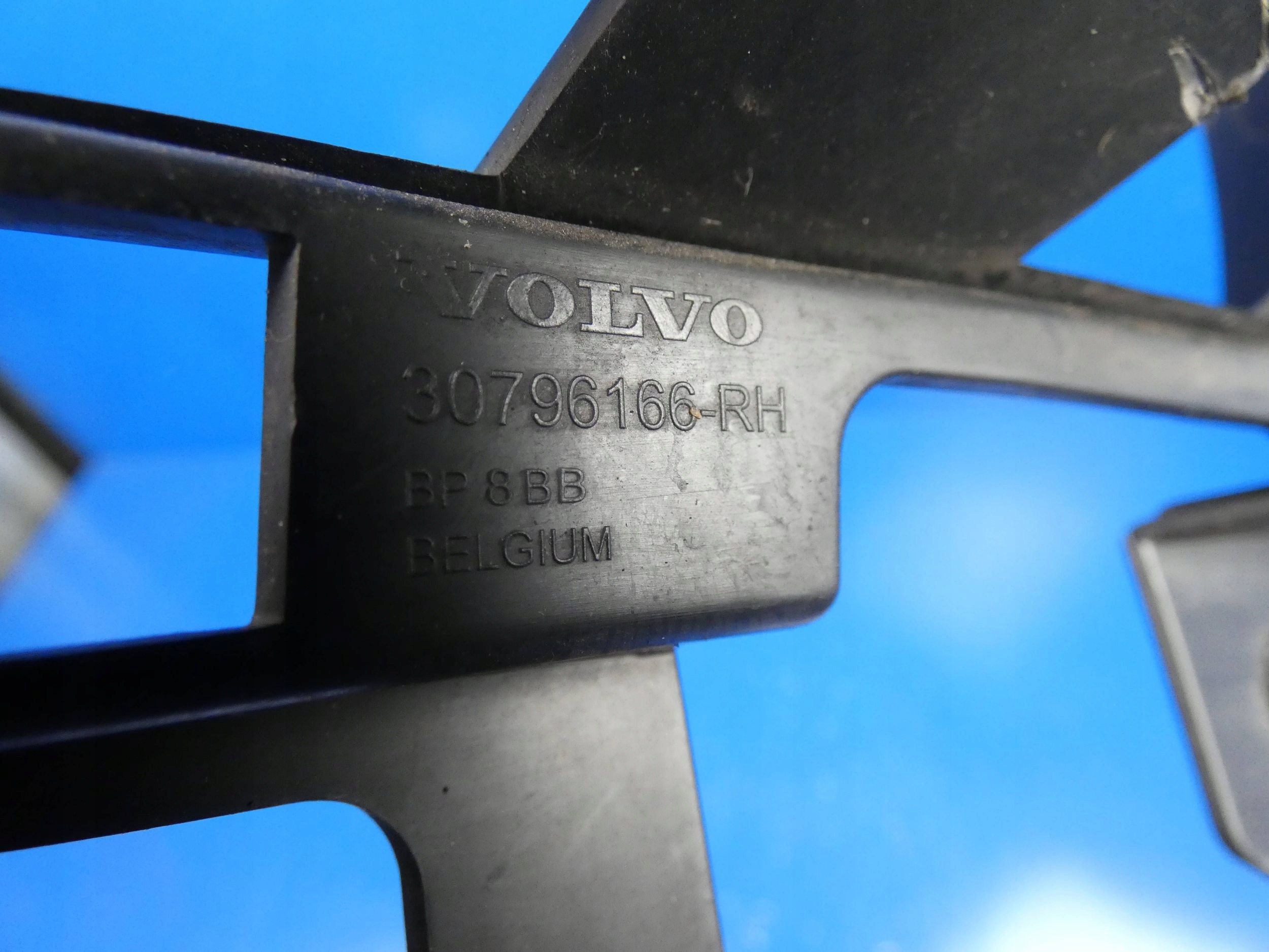 VOLVO XC60 e Supporto staffa Paraurti Destra Anteriore