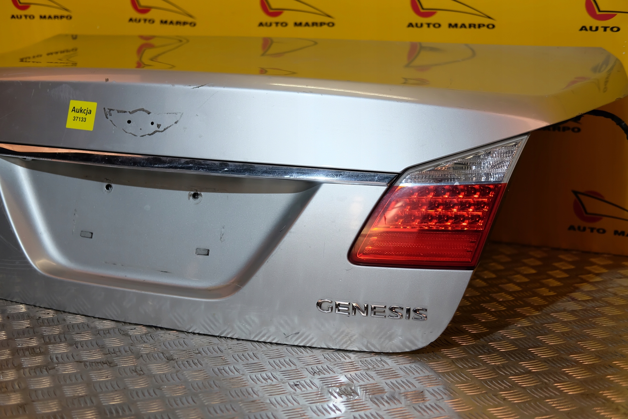 HYUNDAI GENESIS SEDAN 2008-2014 KLAPA TYŁ LAMPA Wersja Amerykańska