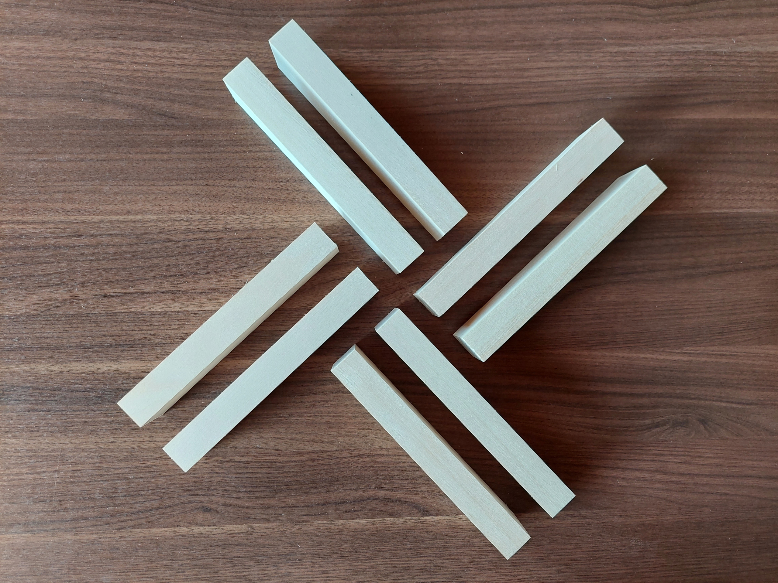 Dřevo lipové kostky 20x5x2,5cm na vyřezávání