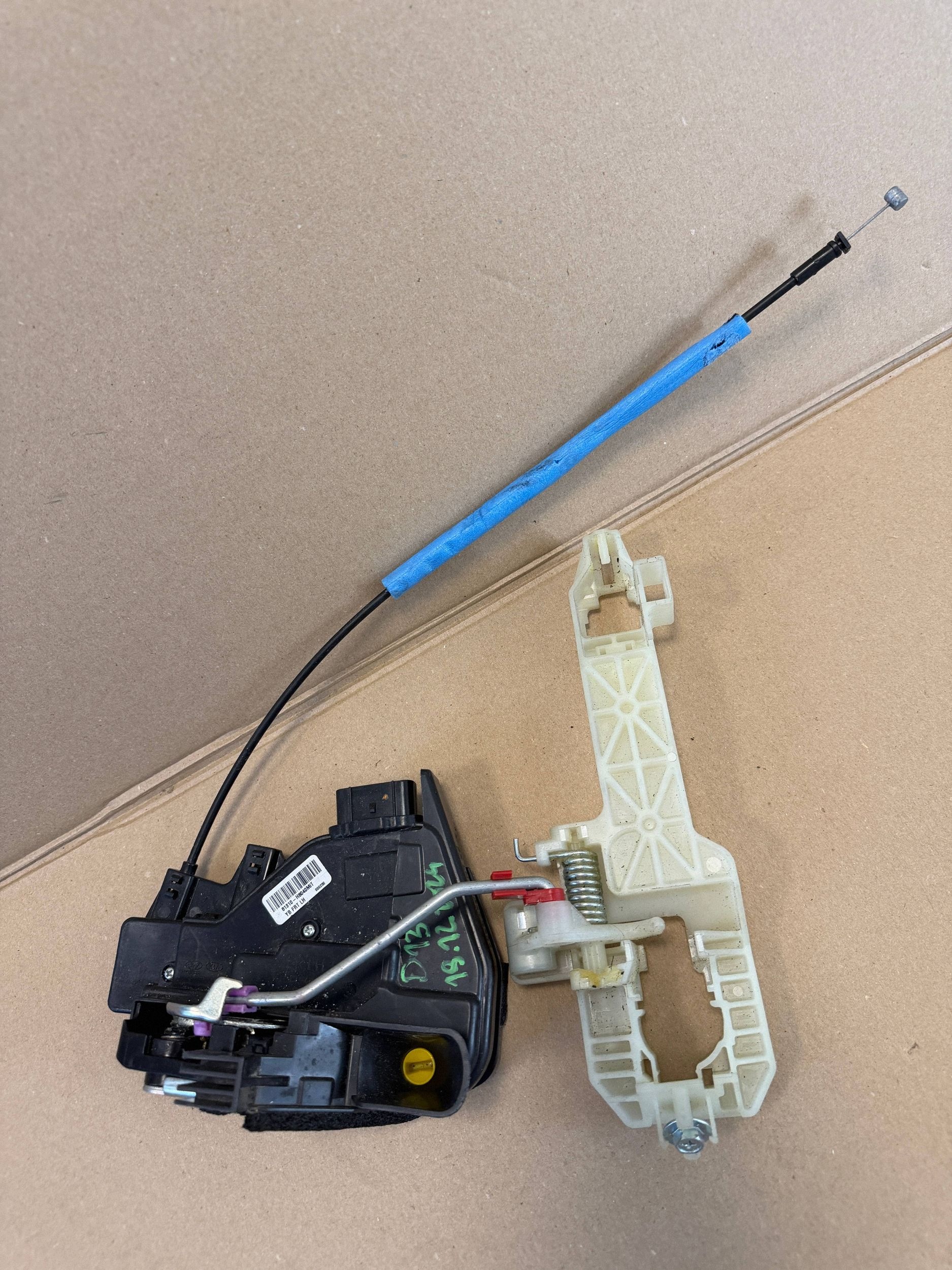 KIA RIO IV lock door left front 81310H8040