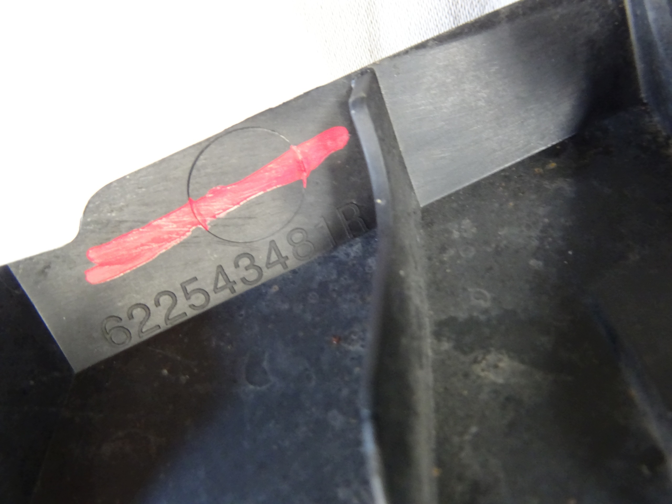 grid of a bumper front central FIAT TALENTO 622543481R