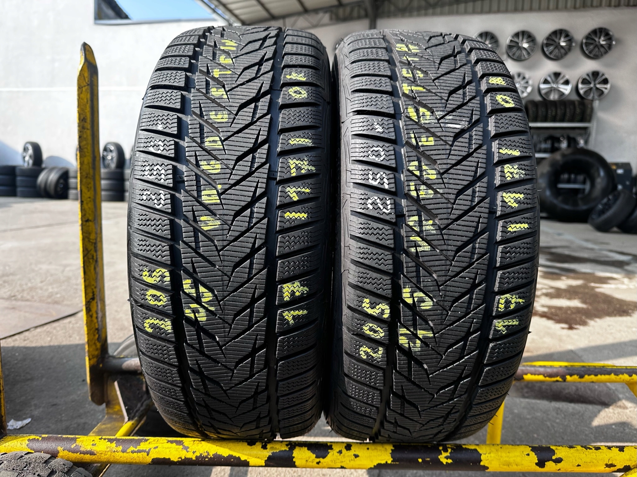 2X OPONY ZIMOWE 205/45R17 88V M+S XL VREDESTEIN WINTRAC XTREME S 8.4MM