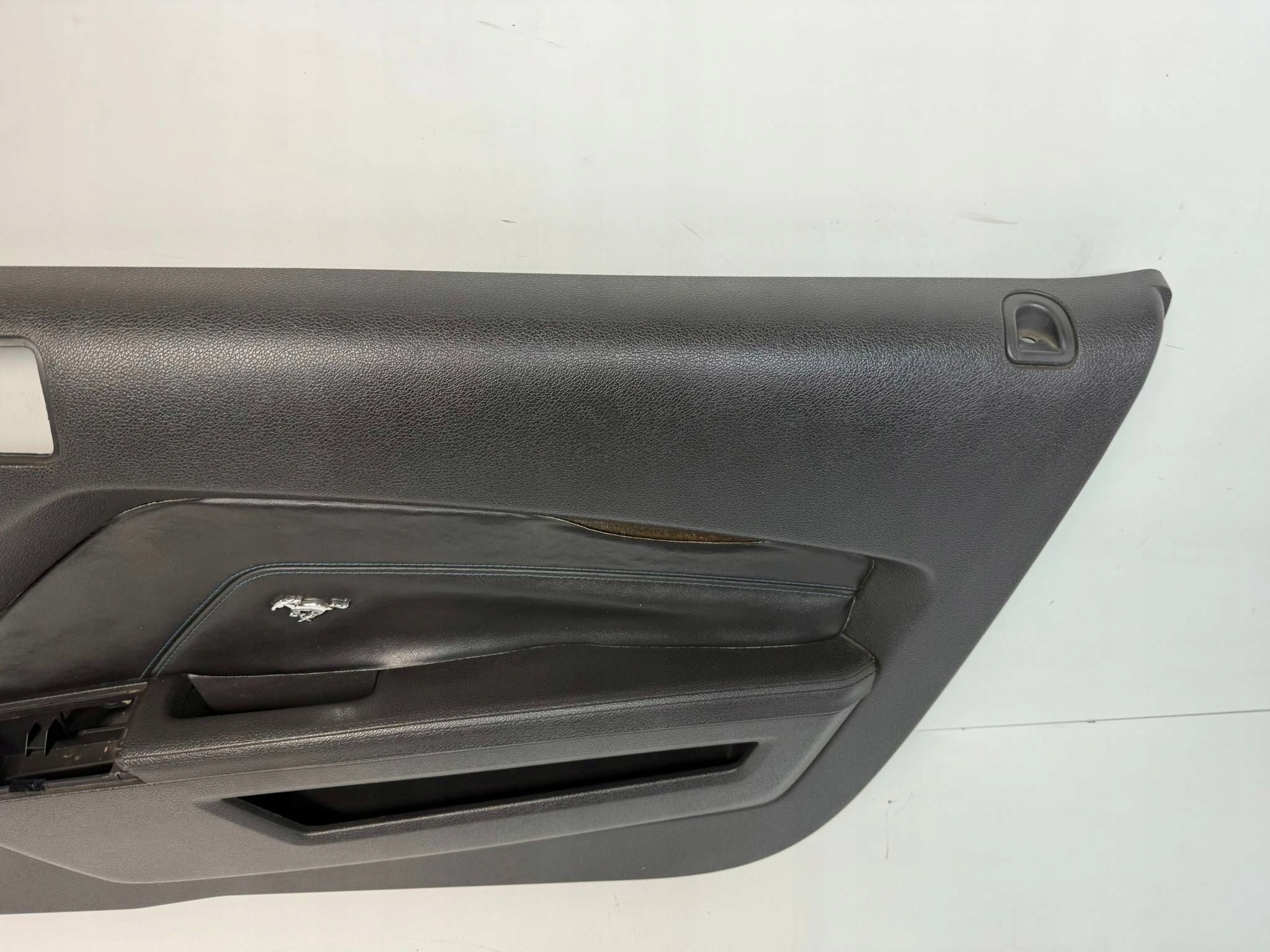 Ford Mustang V 2010 side left front