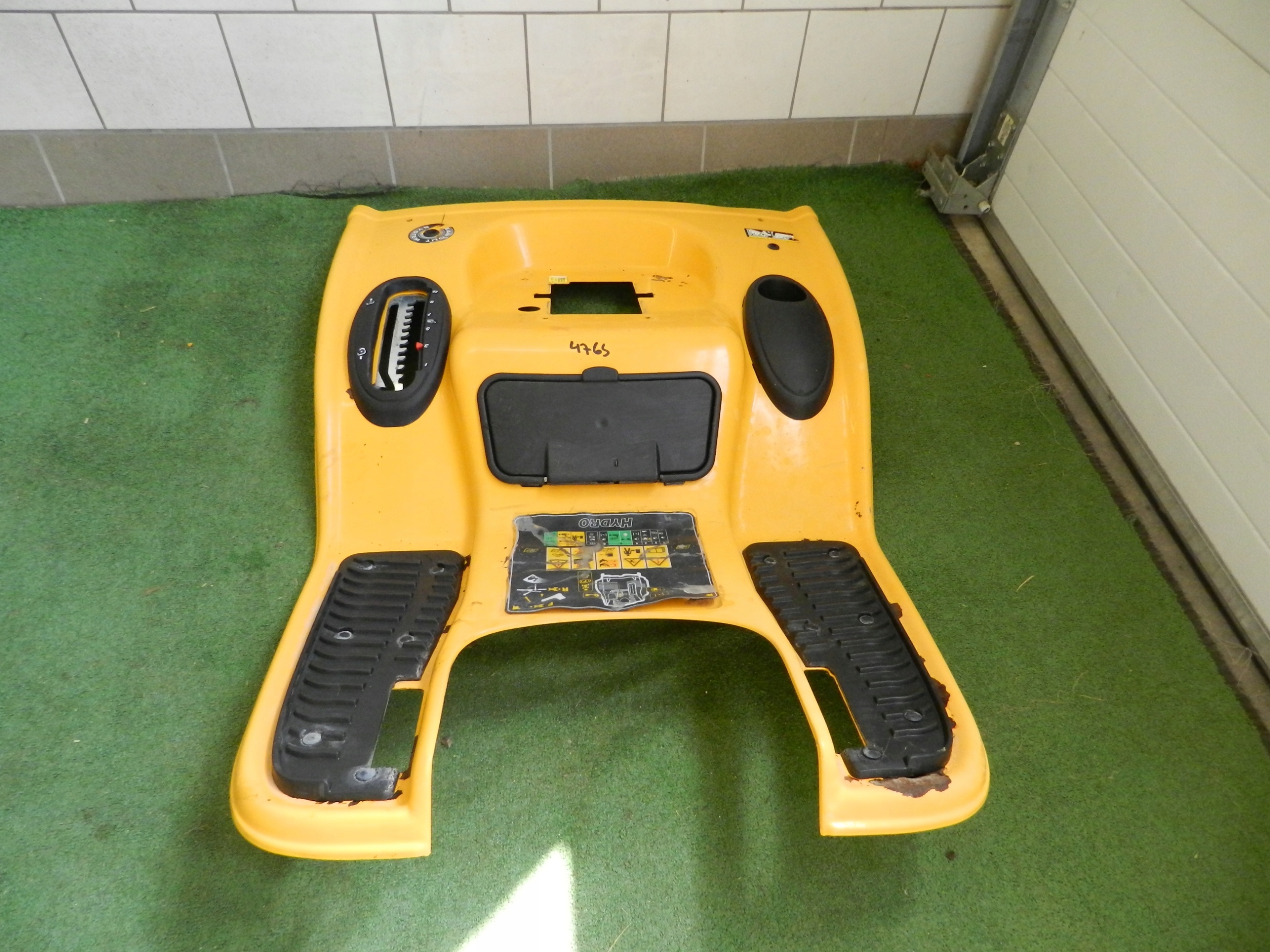 476S ТРАКТОР ГАЗОНОКОСИЛКА CUB CADET КРЫЛО ЛИСТОВОЙ МЕТАЛЛ