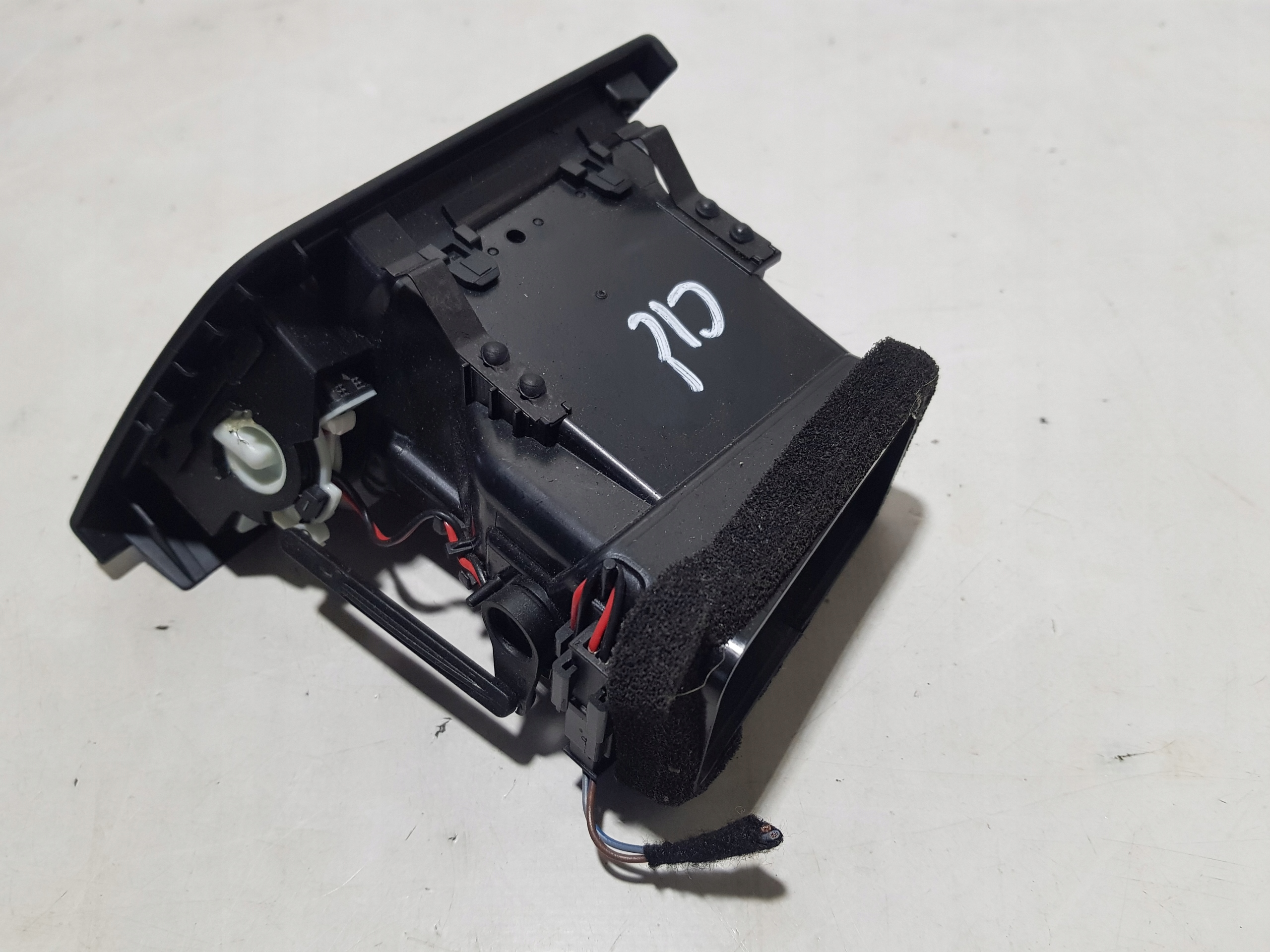 left grid KRATKI air conditioning devices MERCEDES W207 2078300154