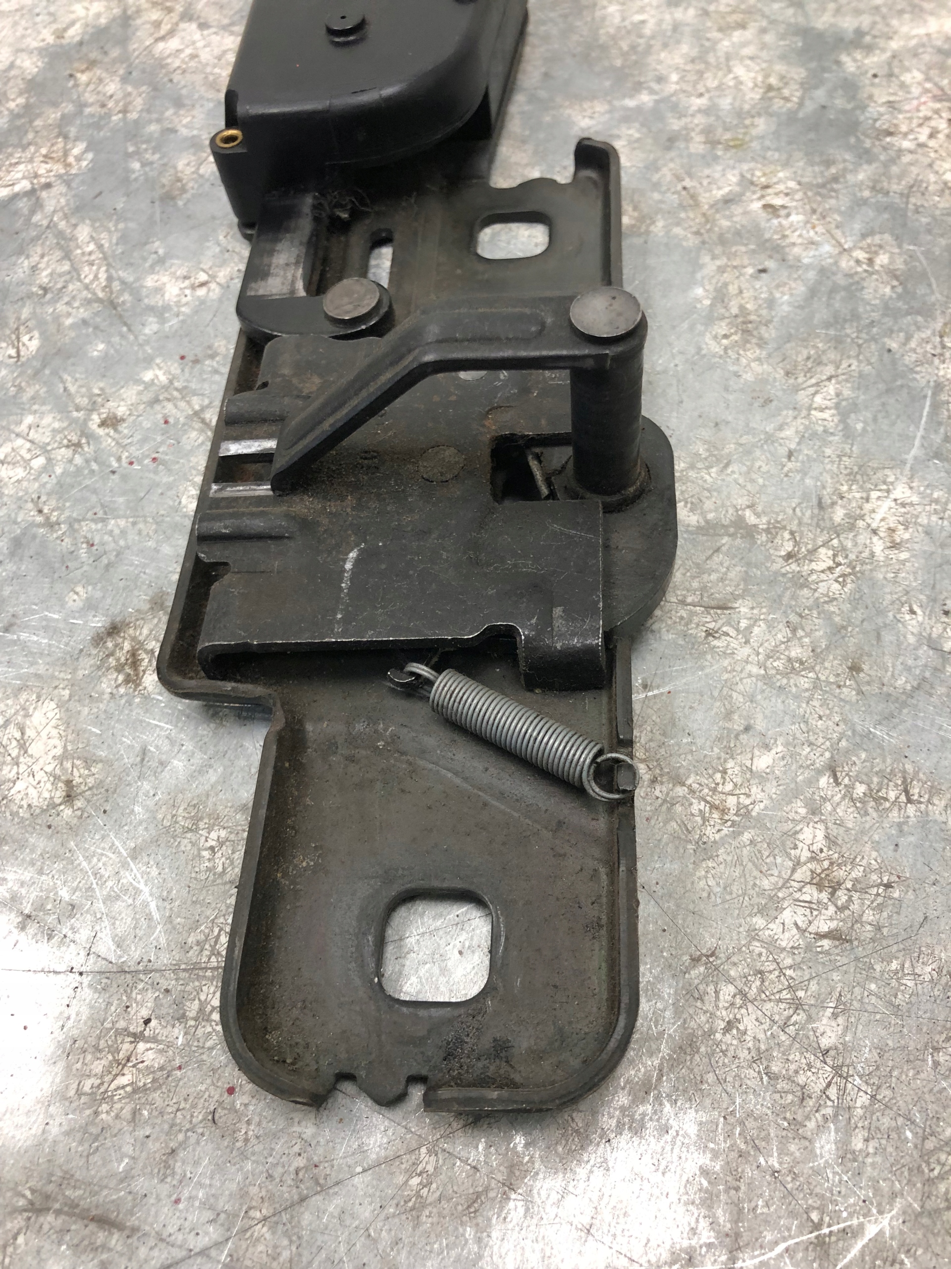 lock DOCIAG bonnet AUDI Q5 4F9827383D
