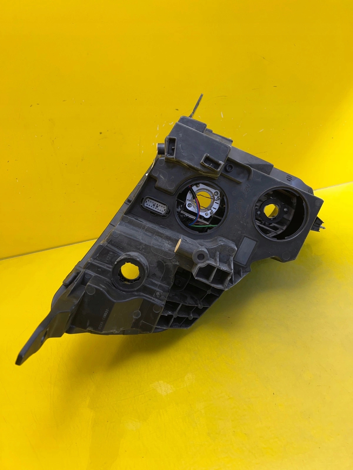 Ford Courier 2023- light left front Zwykla R2X613W030CF
