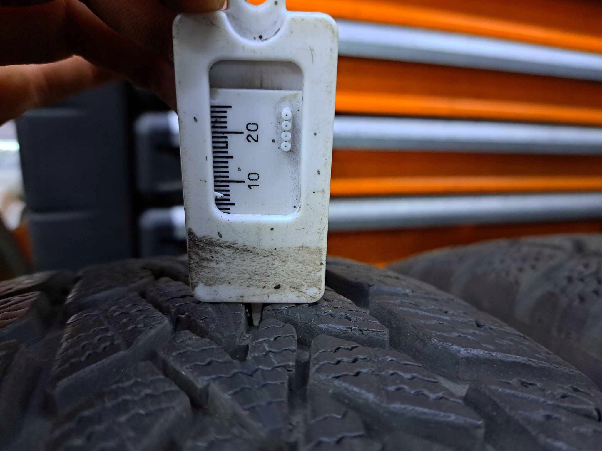 185/60R15 88T Dunlop Winter Response- 2 CENA ZA KOMPLET Klasa premium