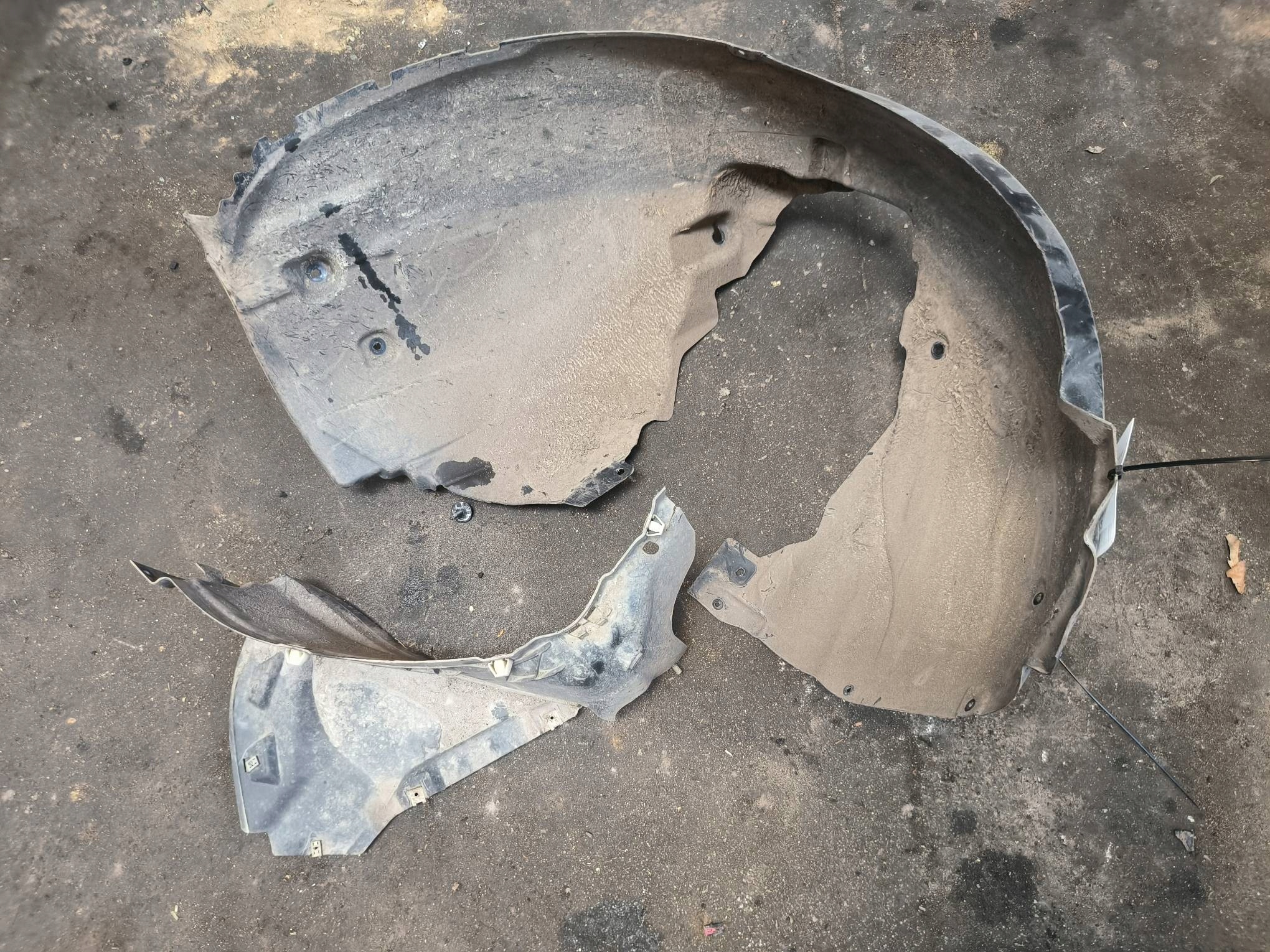 mudguard right 8W0821172A AUDI A4 B9 S-LINE