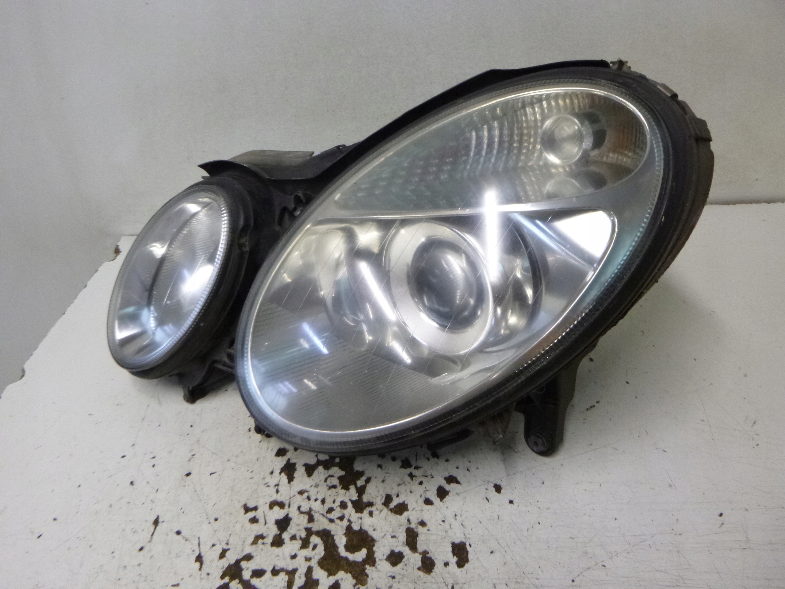 light front left MERCEDES E KLASA W211 2.2CDI 2002-2006 HELLA