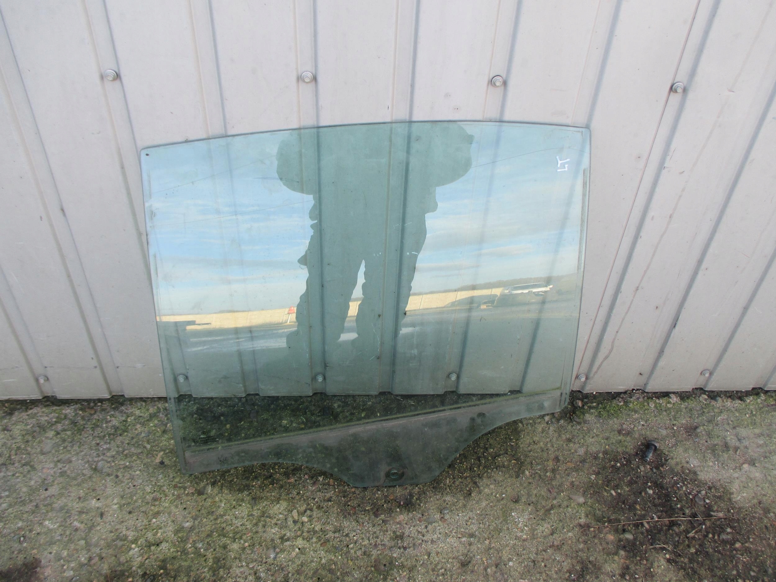 BMW E65 01-05 SZYBA LEWY TYŁ