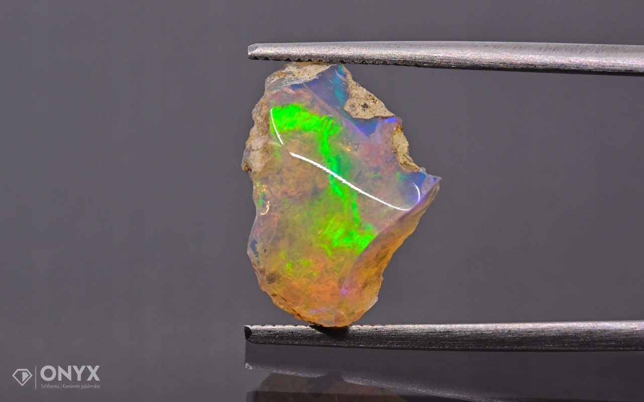 Opál z Etiopie – hrudka 15x11 mm