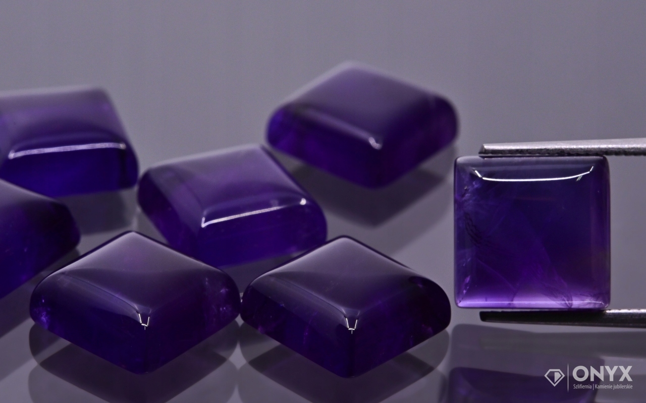 Ametyst A kabošon čtverec 10x10 mm