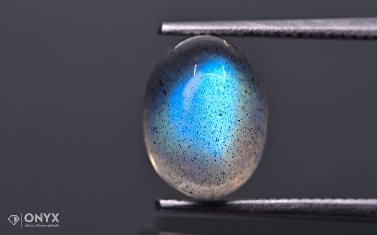 Labradorit kabošon A ovál 9x7 mm