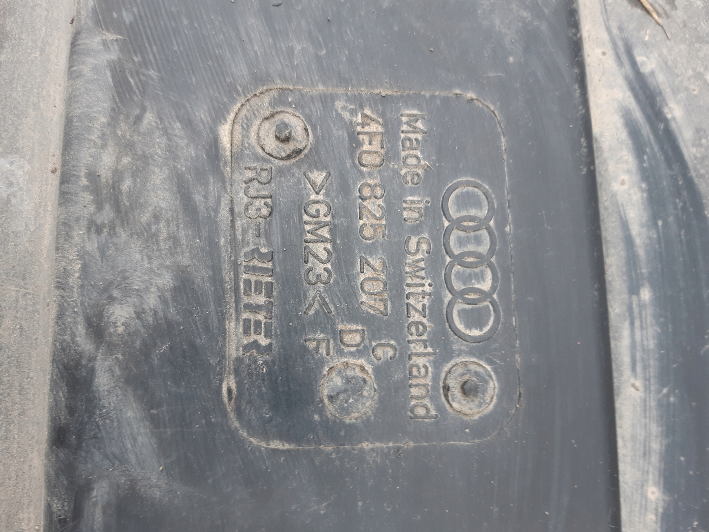 AUDI A6 C6 Blende Abdeckung abdeckung des Bodens Unterfahrschutz links 4F0825207C