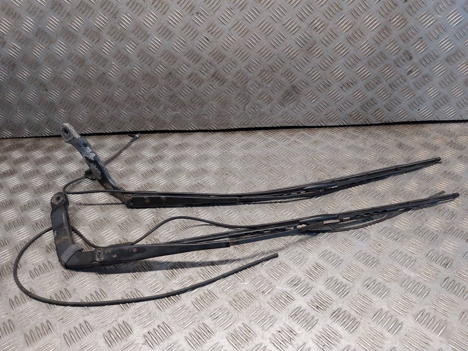 wiper arm left + right front RENAULT PREMIUM 420 and 56671677