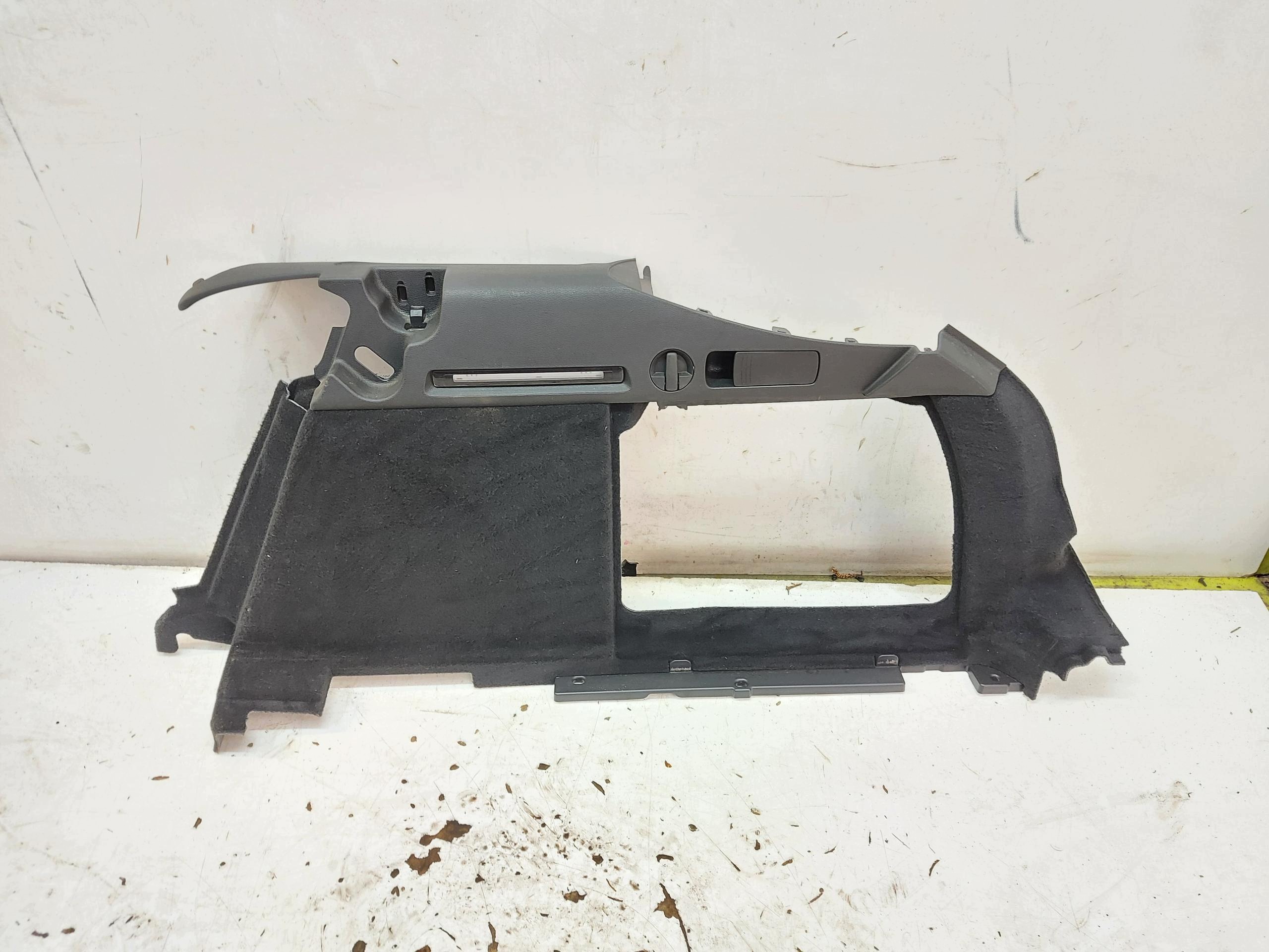 Audi A4 B9 8W LIFT Kombi 8W9 upholstery boot right rear part