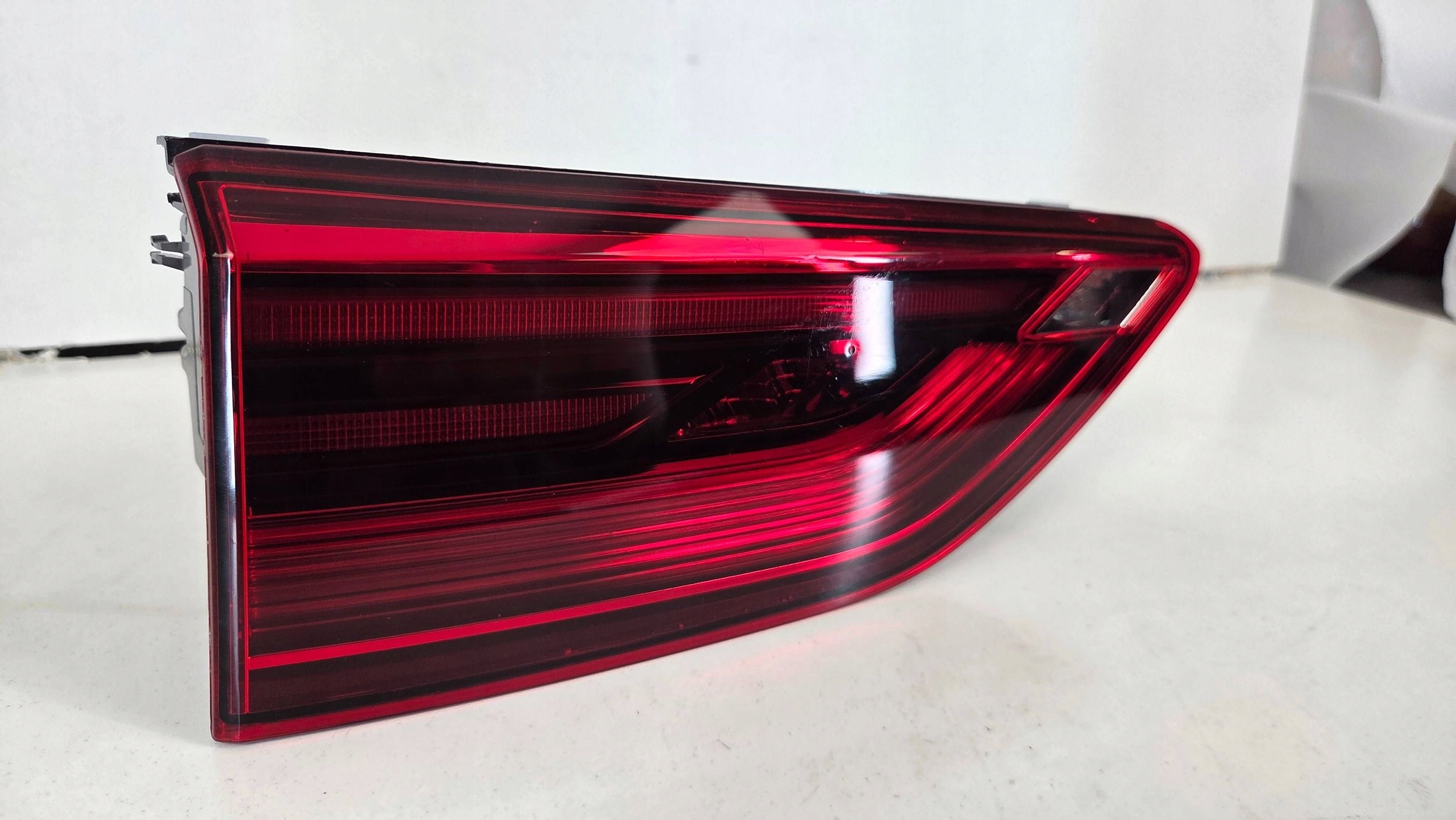 Volkswagen Golf VIII 8 5H light rear rear part left w klapie