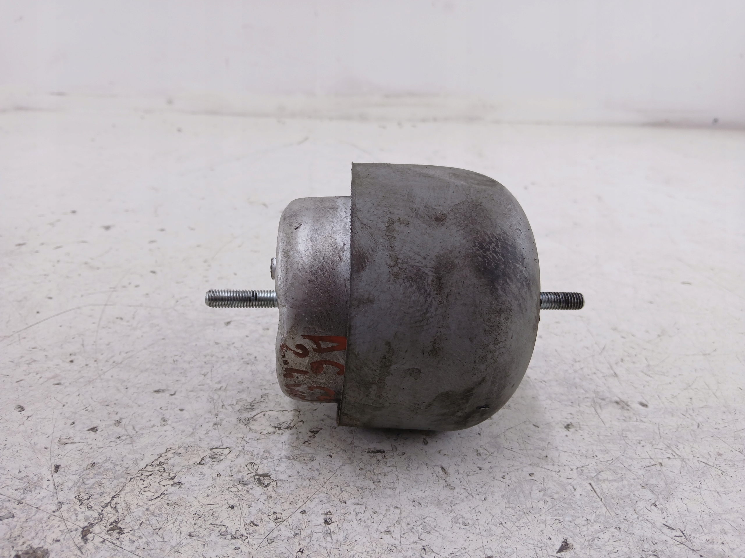 AUDI A6 C5 2.4 engine mount