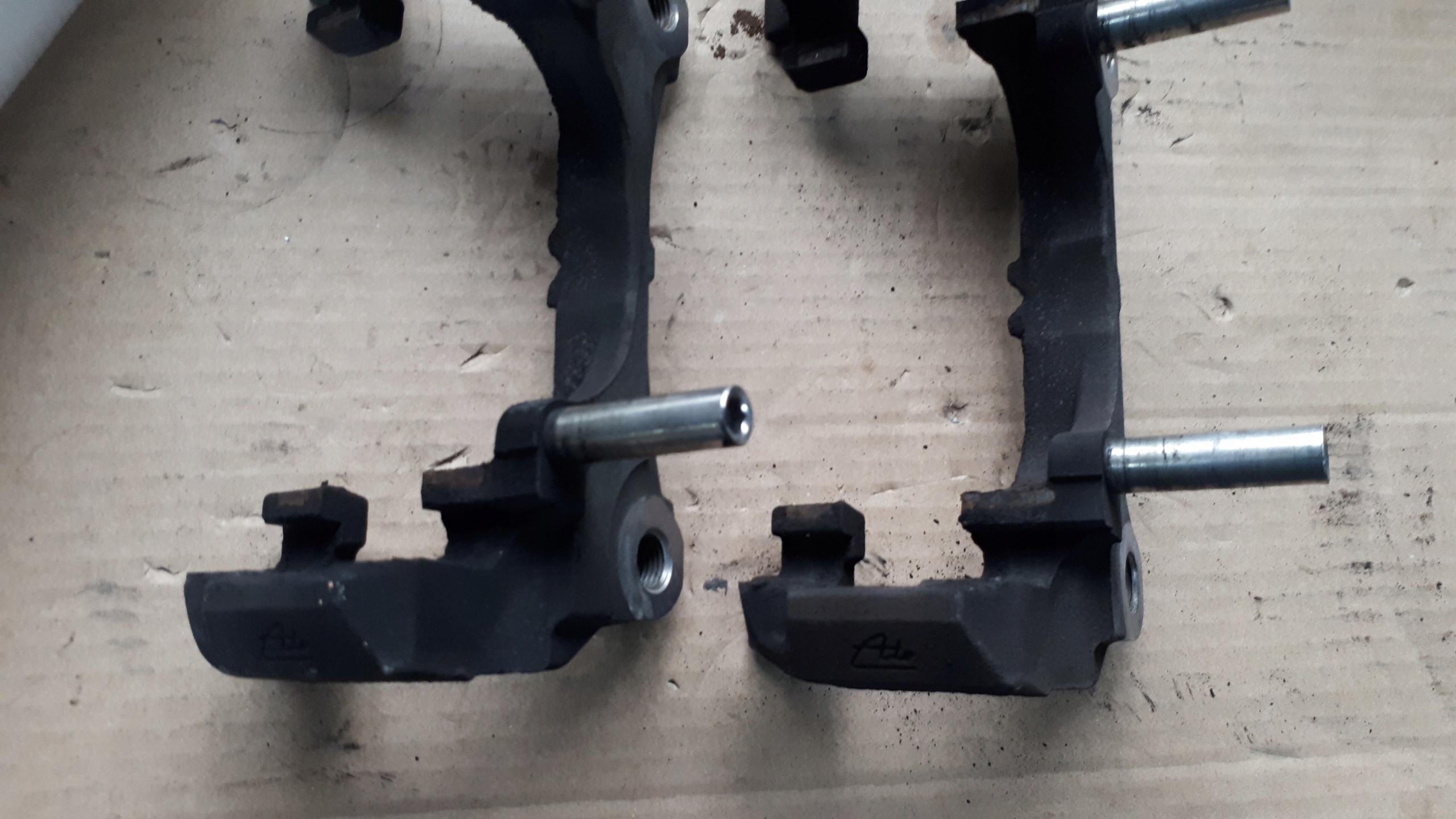 A4 B9 8W JARZMO caliper front left right 314 A5 8W