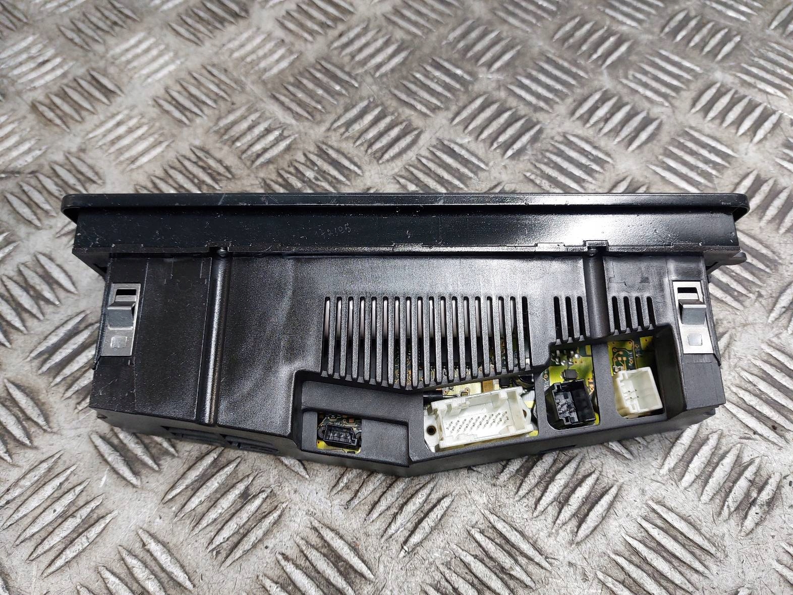 PANEL rešetka ventilacije BMW E46 LIFT 6916882