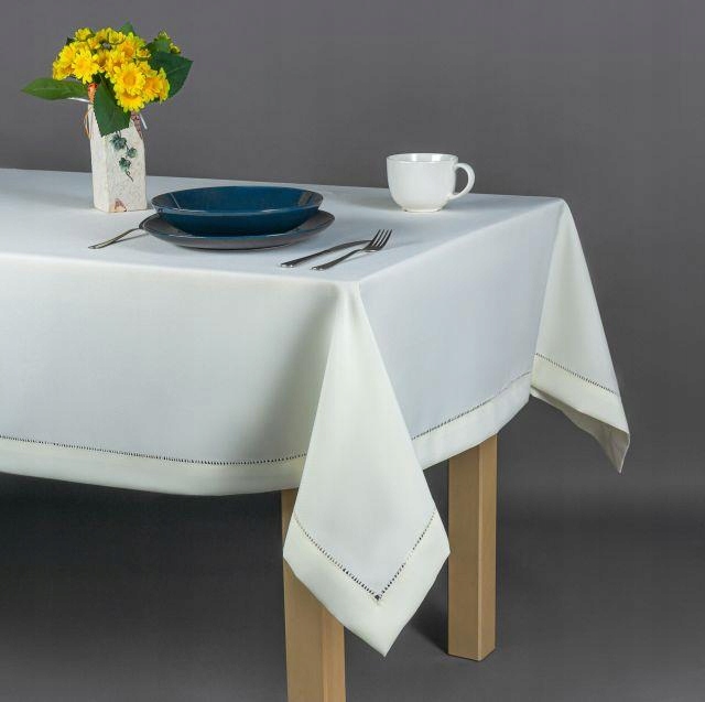 

Obrus Krem z mereżką 120x180 plamoodporny gładki
