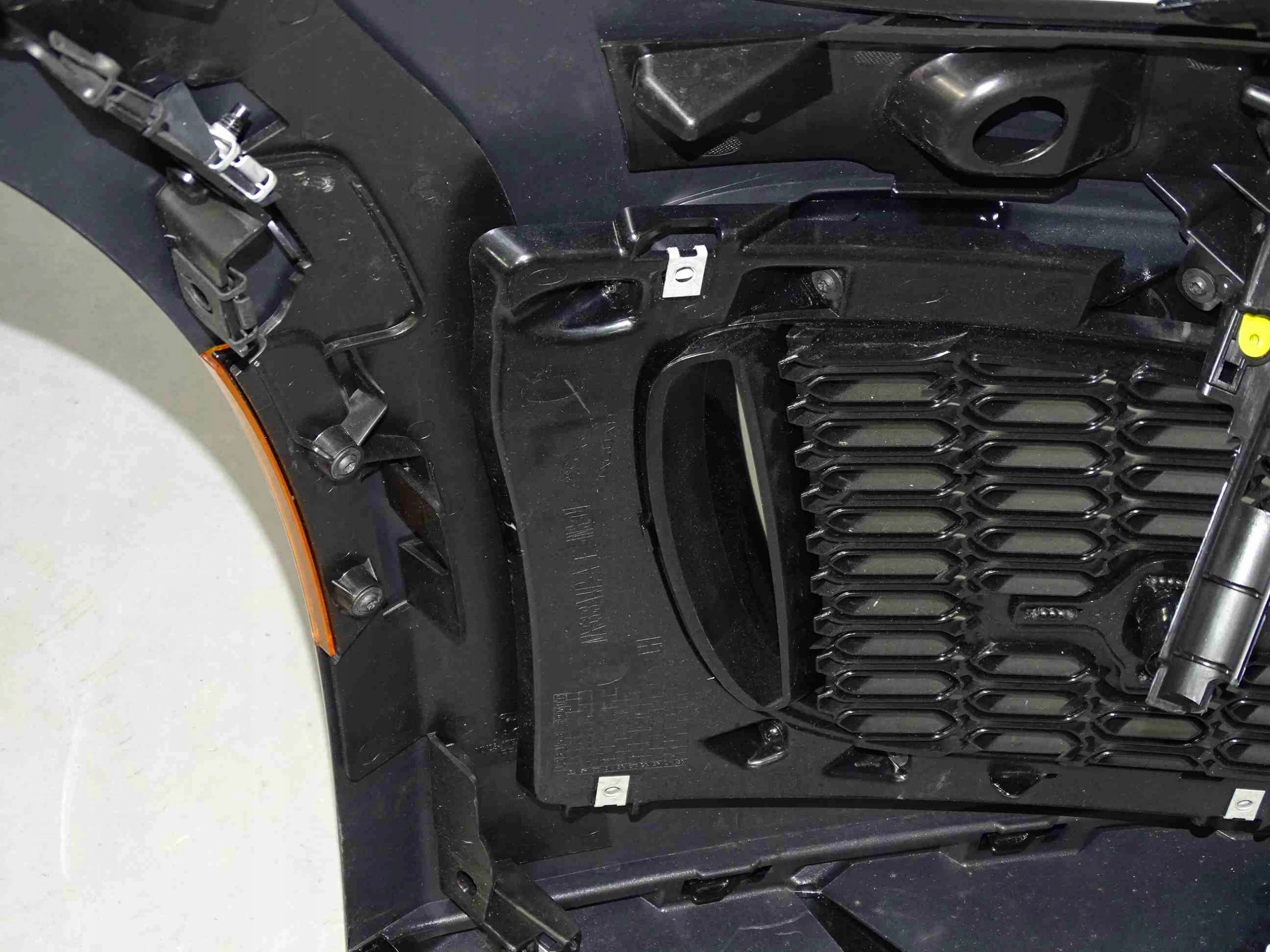 Zderzak przedni bumper JAGUAR F-TYPE 20 2021 2022 Kolor inny