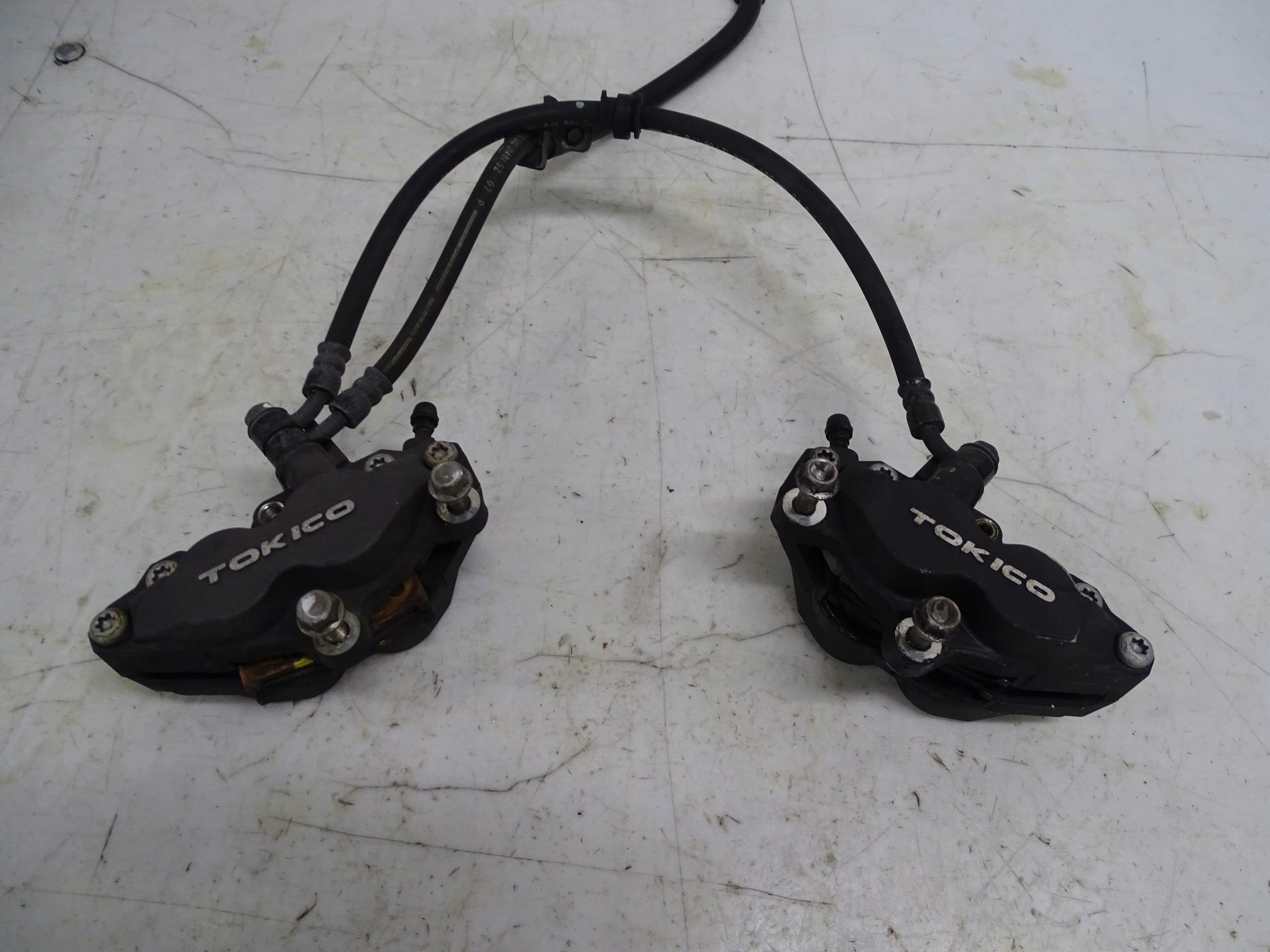 Suzuki Bandit GSF 1200 05-06 передние тормозные суппорты