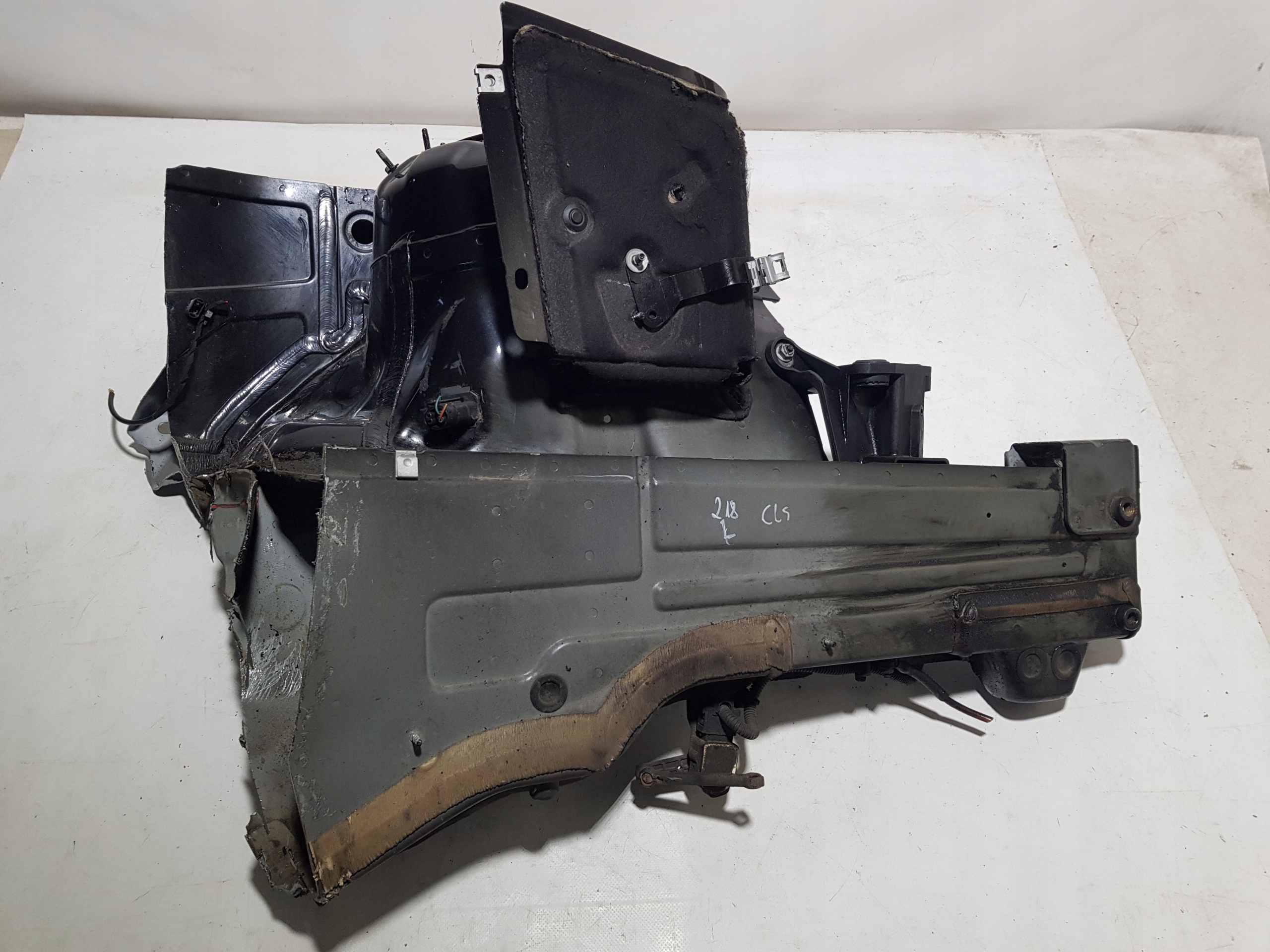 MERCEDES CLS W218 C218 X218 placement front body quarter front left
