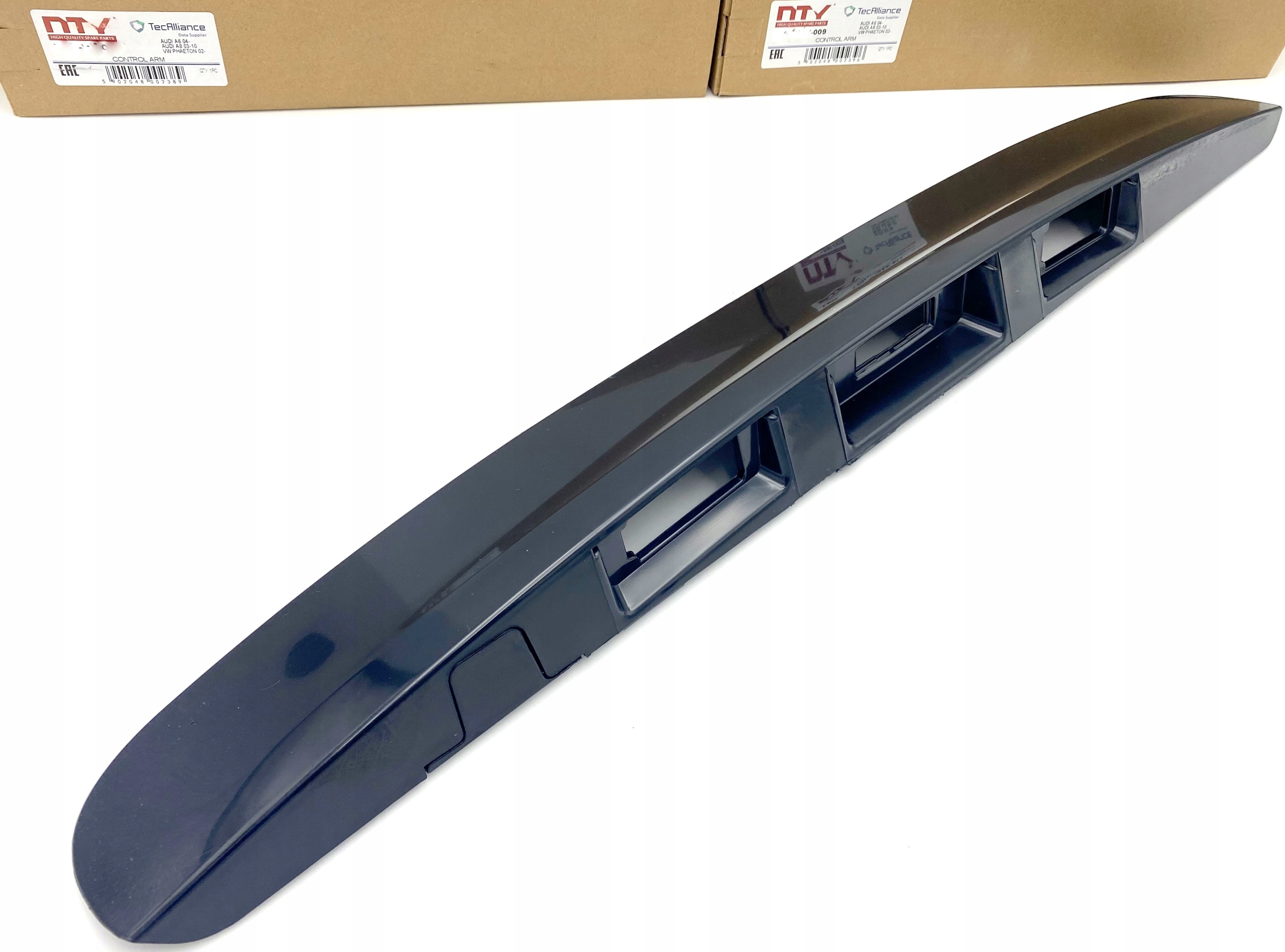 LISTWA BLENDA KLAPY BAGAŻNIKA TYŁ UCHWYT DO NISSAN QASHQAI I