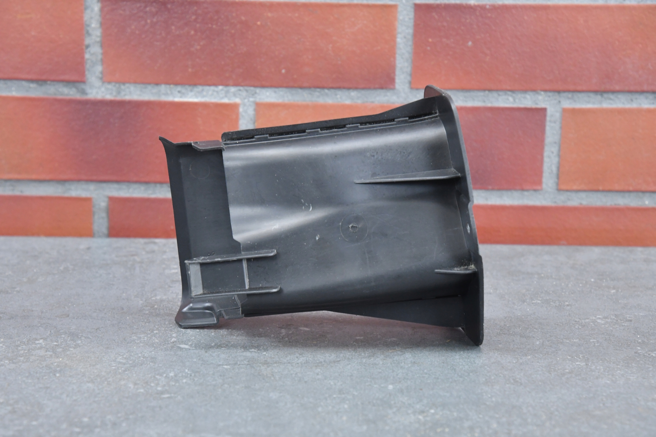drain intake air left mudguard BMW 8 G14 G15 G16 7465545